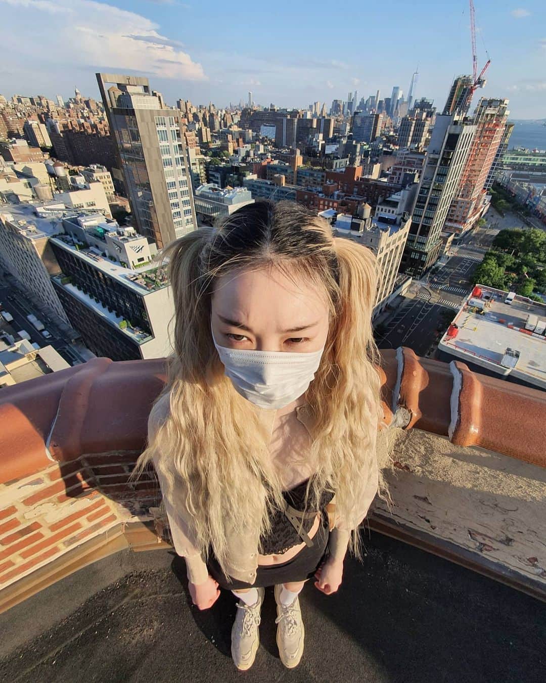 フェルナンダ・リーのインスタグラム：「😷」