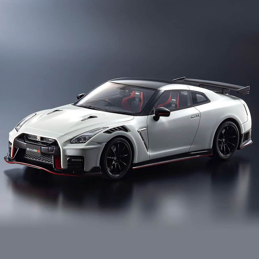 kyosho_official_minicar toysさんのインスタグラム写真 - (kyosho_official_minicar toysInstagram)「. 1:18 Resin Model Nissan GT-R NISMO 2020  #kyosho #nissan #gtr #gtr35 #nissangtr #gtrlife #r35 #carlife #carcollection #motorsports #collection #carmodel #luxurylifestyle #motorsport #luxurycar #luxurydesign #japancar #jdm #jdmdaily #stancenation #amazingcar #gtrlovers #gozzira #118scale #nismo #nismogtr  #ミニカー #京商  www.kyosho.com」6月12日 19時08分 - kyosho_official_minicar_toys