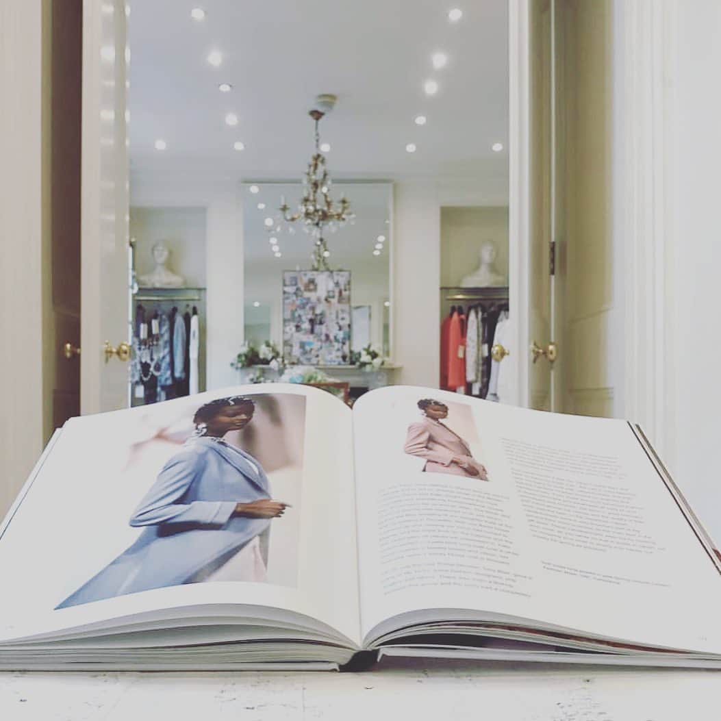 キャロライン チャールズのインスタグラム：「We are pleased to announce from the 15th June we are opening by personal appointment only. Visit our website to see the measures we are putting in place to ensure you have a safe shopping experience. Please contact your nearest store if you would like to book a visit. We thank you for your continued support throughout this time. We continue to offer free UK Delivery online. Best Wishes from Caroline & the team x」