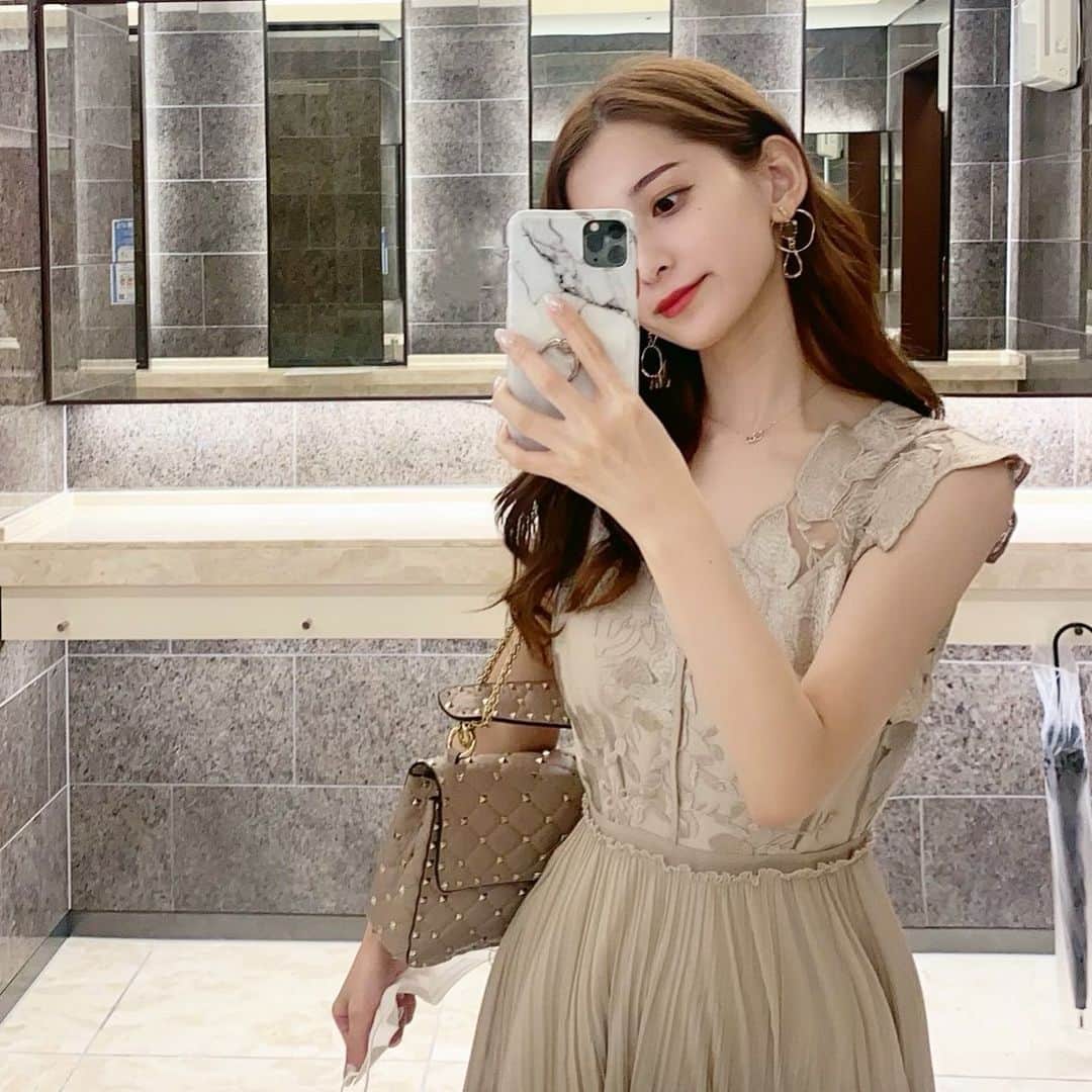 FUMIのインスタグラム：「.﻿ ﻿ ﻿ 質問もらってたワンピは﻿ fray.idのものだよ👗﻿ ﻿ 夏はワンピで駆け抜けたい😌💭笑﻿ ﻿ ﻿」
