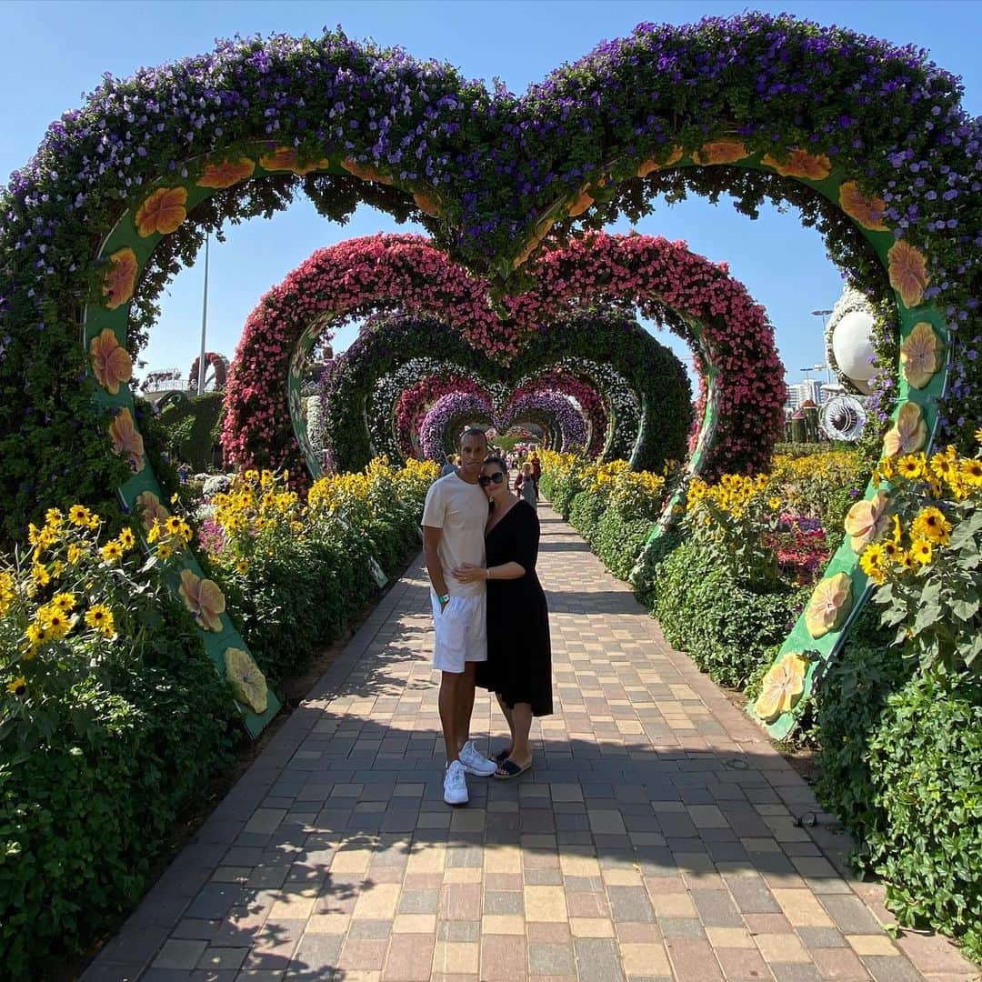 ミランダのインスタグラム：「Feliz dias dos namorados, te amo e sempre te amarei minha linda 🙏🏽❤️」
