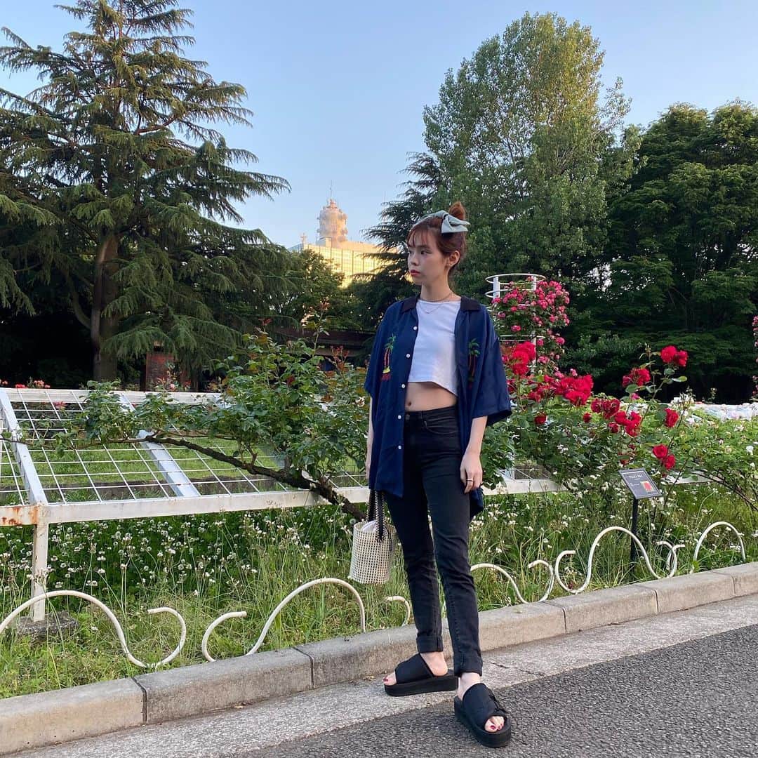 瀬戸あゆみさんのインスタグラム写真 - (瀬戸あゆみInstagram)「Summer Picnic☀️🎀🌳﻿ ﻿ @casselini_official とのコラボアイテム、バケットバッグのベージュ🖤と、リボンバレッタのグリーン💚﻿ かわいいのぅ。6/19(金)発売だよう。﻿ #casselini #dearsisterhood #xlargejp  #ayumi_outfit」6月12日 19時50分 - setoayumi