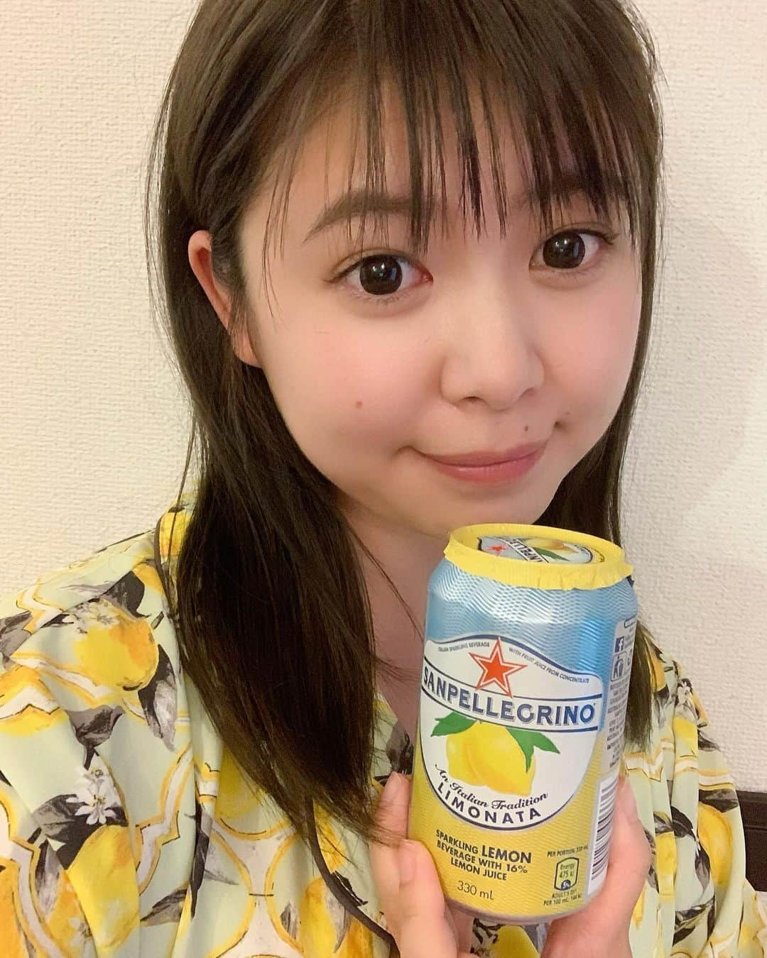 野澤美仁さんのインスタグラム写真 - (野澤美仁Instagram)「毎週金曜日、22時から、レインボータウンFM （88.5MHz ）「ミサトーナイト！！」 ぜひ聴いてください❤️ 収録でお送りいたします☺ YouTube LIVEでは見れなくなってしまいましたが、リスラジと東京都ではラジオで聴く事ができます！  本日のゲストはGOMITUBER HARUさんです！  ラジオ#レインボータウンfm #fm#radio#金曜日#88.5##japan#おうち時間 #リスラジ #stayhome #ステイホーム #緊急事態宣言解除#tokyo#duffy #ダッフィー#ヘアカット#ヘアカラー#美容室#haircut#haircolor#throwカラー#lemon#sanpellegrino#francfranc」6月12日 19時52分 - misatonozawa0625