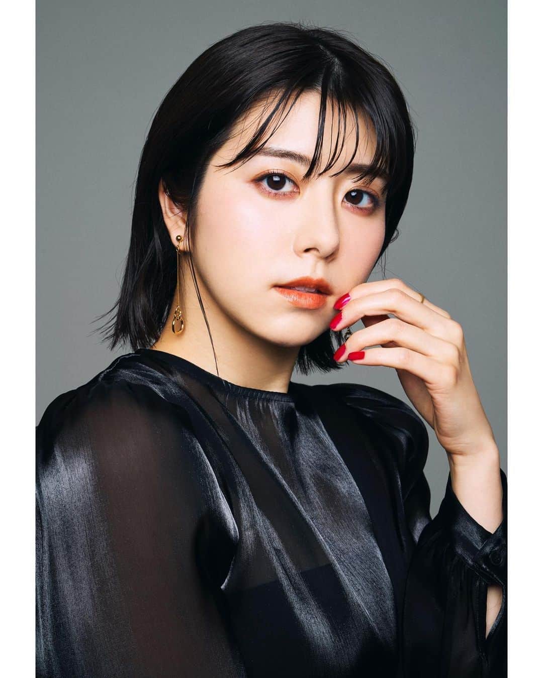 のインスタグラム：「. またみんなで作品撮りしたいな〜❤︎ アイディアを出し合って 作り上げていくワクワク感が大好き🥳 @takuyaiioka  @_fumi1103_  @__.i82 . . ステイホームで体力が落ちたのか、 連日の暑さにすっかりバテ気味です。。 みなさんは体調どうですか〜？ 夏バテ解消法も教えて欲しいです🥺 . #作品撮り #載せてなかった1枚」