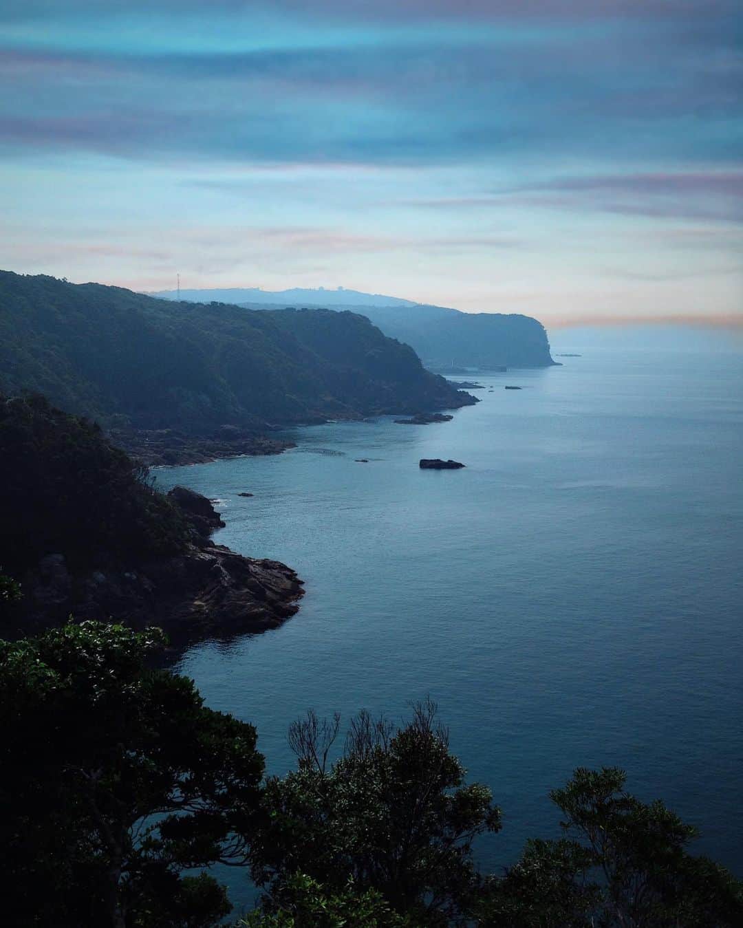 Koichiのインスタグラム：「| 朝凪 | Morning calm . #Hellofrom #Wakayama #BeautifulJapan #ShotOniPhone .」
