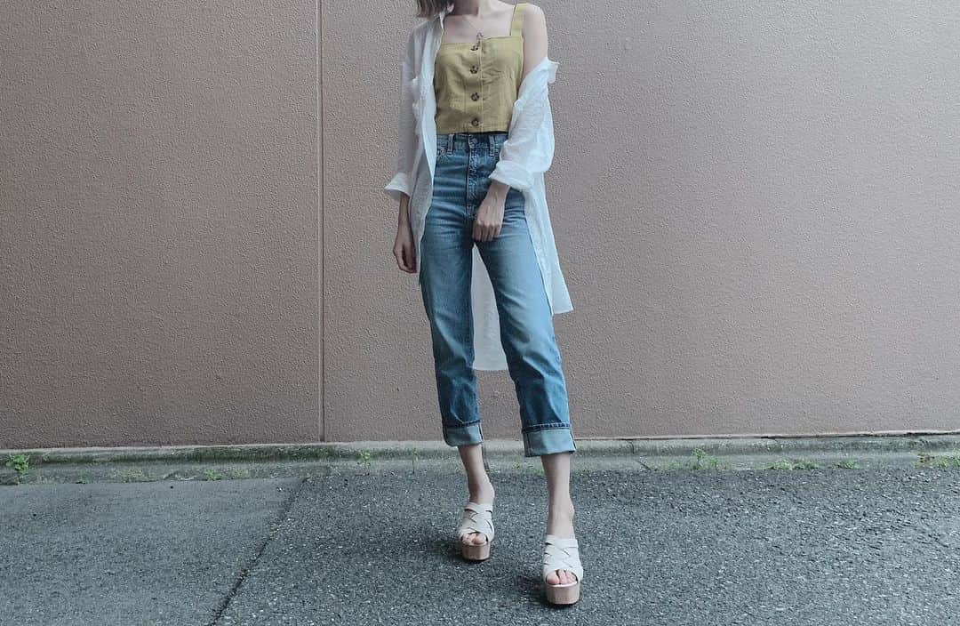 桑名利瑠のインスタグラム：「. . . こんな格好好きですか？❤︎ . . . #fashion #outfit #outfitoftheday #followｍe #followforfollowback #makeup #make #ショートボブ #code #photo #photooftheday #selfie #selca #instalike #instagood #instafashion #おうち時間 #style #me #denim #murua #プチプラコーデ #아티스트 #아이돌 #모델 #패션 #오사카 #l4l #today #casualstyle」