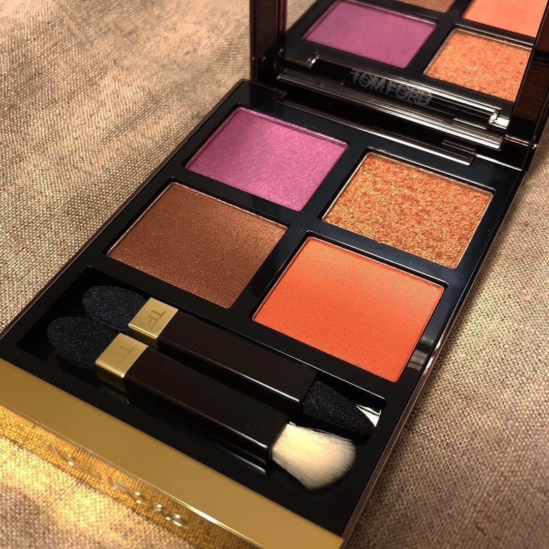 西山由のインスタグラム：「EYE COLOR QUAD :  No.23 “ AFRICAN VIOLET “ par TOM FORD BEAUTY.」