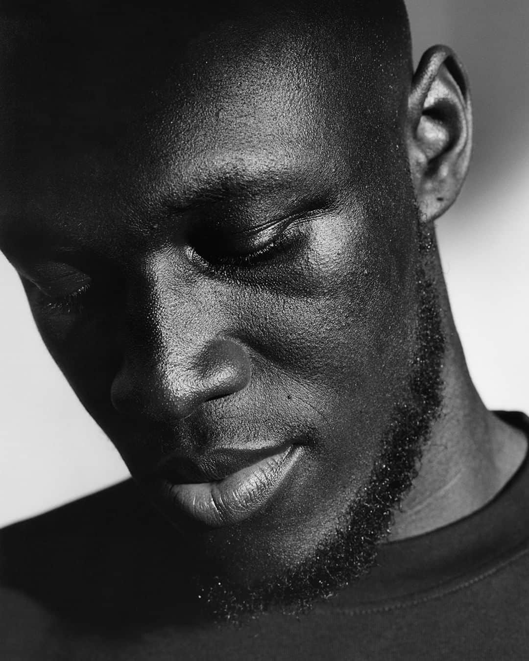i-Dさんのインスタグラム写真 - (i-DInstagram)「#Stormzy is donating £10 million to Black British organisations and charities 👏💷⁣⁣⁠ ⁣⁠ Can we tear down that shite Winston Churchill statue and replace it with one of Stormzy? I said what I said. 🤷⁣⁣⁠ ⁣⁠ ⁣Hit the link in bio to find out more.⁣⁣⁠ ⁣⁣⁠ [The Game-Changing Issue, No. 345, 2016]⁣⁣⁠ .⁣⁣⁠ .⁣⁣⁠ .⁣⁣⁠ Text @rosielanners⁣⁣⁠ Photography @oliverhadleepearch⁣⁣⁠ Styling @maxclarkone」6月12日 20時39分 - i_d