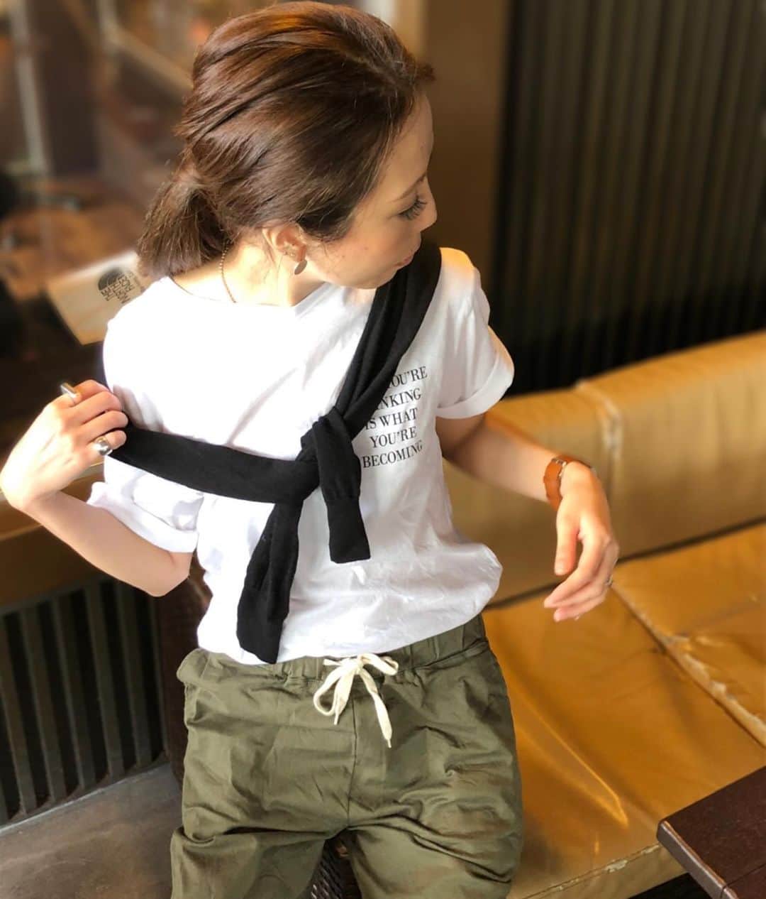 asuka0119のインスタグラム：「2020,6.12.  大好きな @kazumint20 かずみんproduceの @day_and_grade  の上下♥️ pantsはフリーサイズなんだけど、楽チン❗でもお洒落 . ガンガン着よう(ت) . Tshirt pants #dayandgrade  cardigan #uniqlo #ユニクロ sandal #teva .  #プチプラ高見えコーデ#大人カジュアル#大人カジュアルコーデ #アラフォーコーデ #アラフォー  #高身長女子 #高身長」