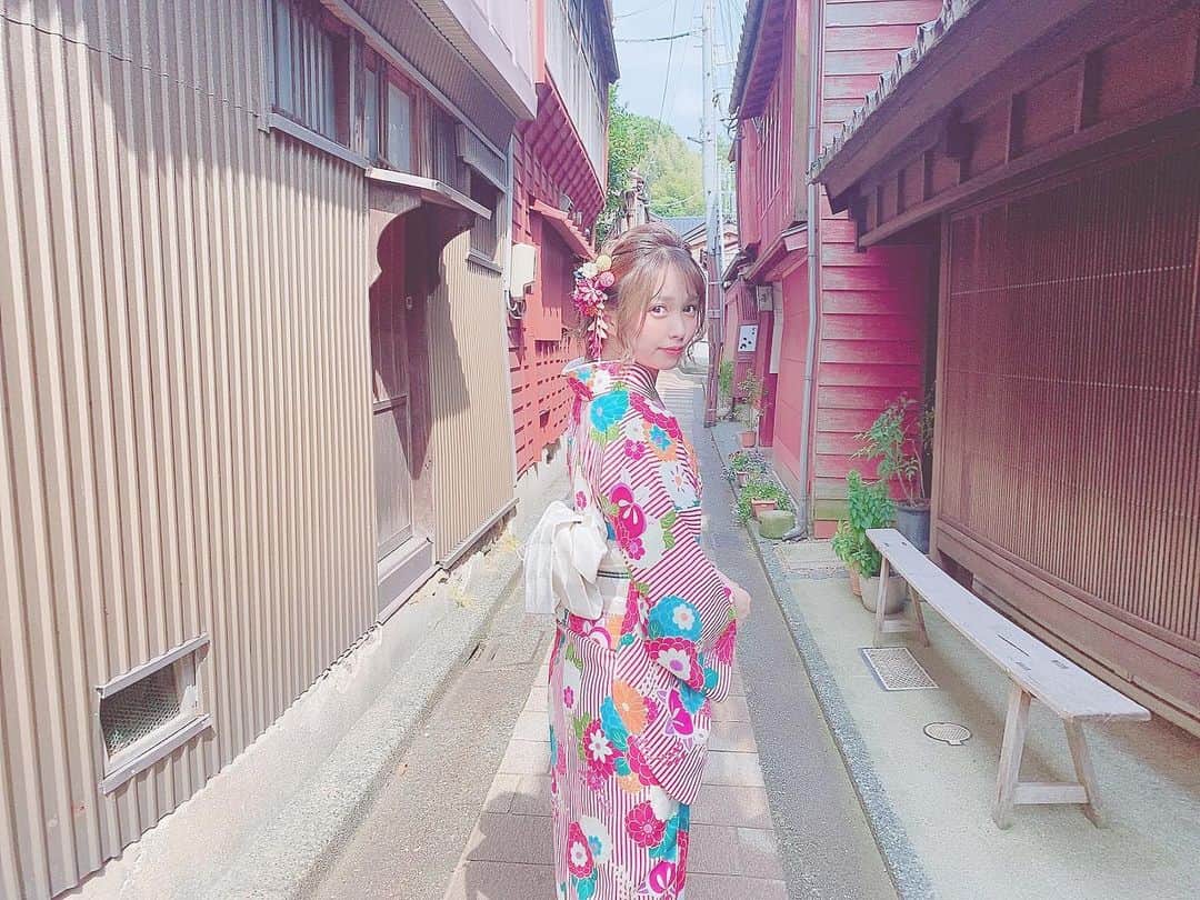 宮栞奈のインスタグラム：「インスタの更新頑張っていくね🤍  #石川県 #金沢 #ひがし茶屋街 #金沢旅行  #金沢カフェ #金沢グルメ #浴衣 #浴衣デート #金沢ランチ  #浴衣ヘアアレンジ #浴衣女子 #浴衣ヘア  #着物 #着物コーディネート #着物女子  #着物ヘア #着物レンタル #浴衣レンタル  #salon #salonmodel  #サロン #サロンモデル #美容院  #l4l #ootd #life #lifestyle」