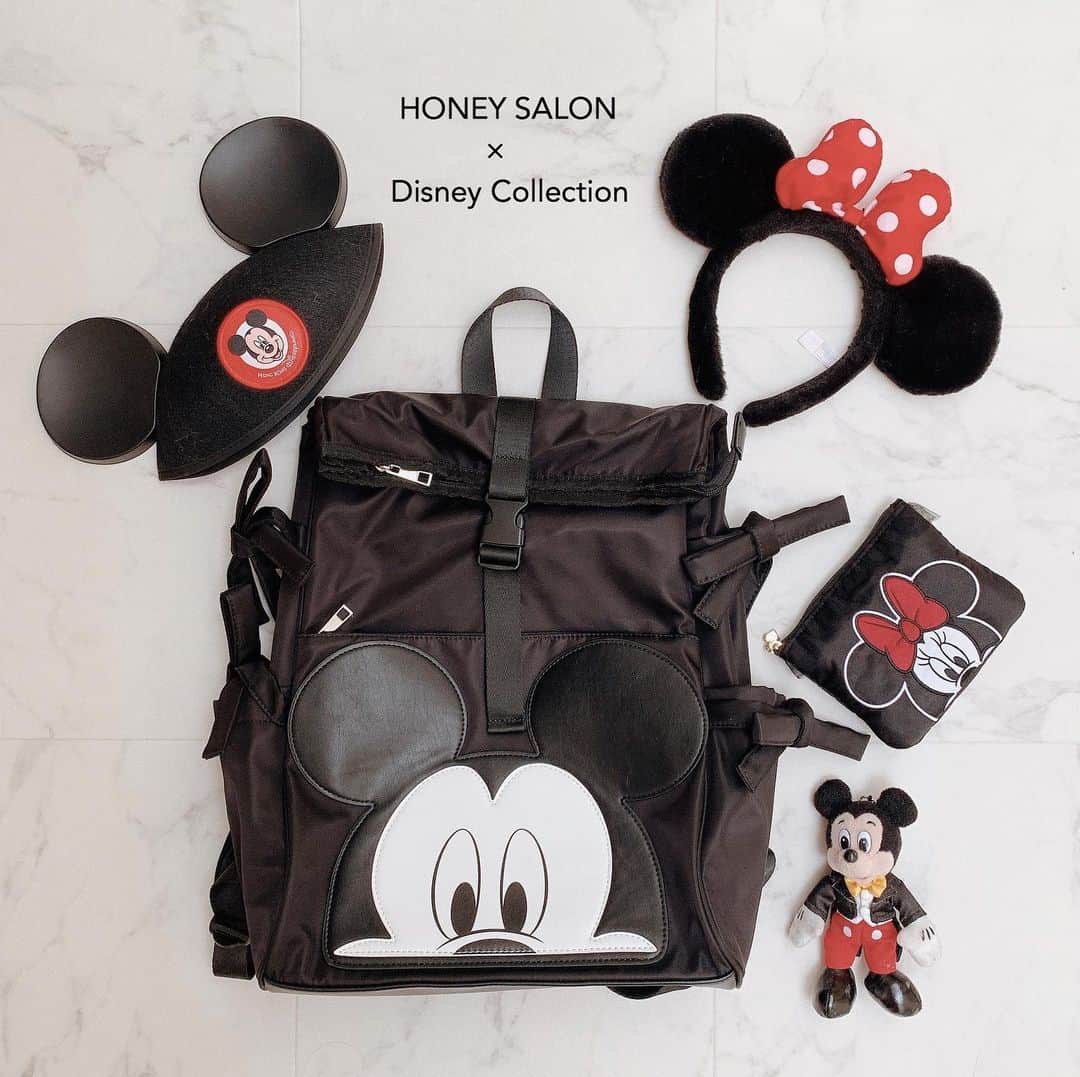 SHIHORINのインスタグラム：「𓂃﻿ ﻿ ﻿ ❤︎HONEY SALON × Disney Collection❤︎﻿ ﻿ ミキミニの可愛いグッズが発売されてるよ🐭♡﻿ ﻿ リュックは大容量でポケットたくさんついてて﻿ カメラとかすっぽり入るし📷﻿ パーク行くときに絶対便利🥺﻿ ﻿ わたし荷物多い人だけどこのリュック１つで﻿ ディズニー満喫できるっ🐭🏰‼︎﻿ サイドにペットボトル入るのも嬉しい🤍﻿ ﻿ 内側のはミキミニの﻿ スポーツデザインになってるの🎾🏀💕﻿ ﻿ ミニーちゃんのティッシュポーチも可愛くて愛用中💋﻿ 他にはバニティポーチもあって﻿ それもかわいかった〜❣️﻿ かなちゃんがもってたな☺️💕﻿ ﻿ ﻿ ディズニー再開が待ち遠しいなぁ…🥺﻿ ﻿ ﻿ #honeysalon #disney #disneycollection #disneygoods #mickeymouse #minniemouse #mickey #minne #ハニーサロン #ディズニー #ディズニーコレクション #ディズニーコラボ #ミキミニ #ミッキー #ミニー #フリル #リュック #ぬいば  #イヤーハット #ミッキーコーデ #ミニーカチューシャ #置き画くら部 #おうち時間」