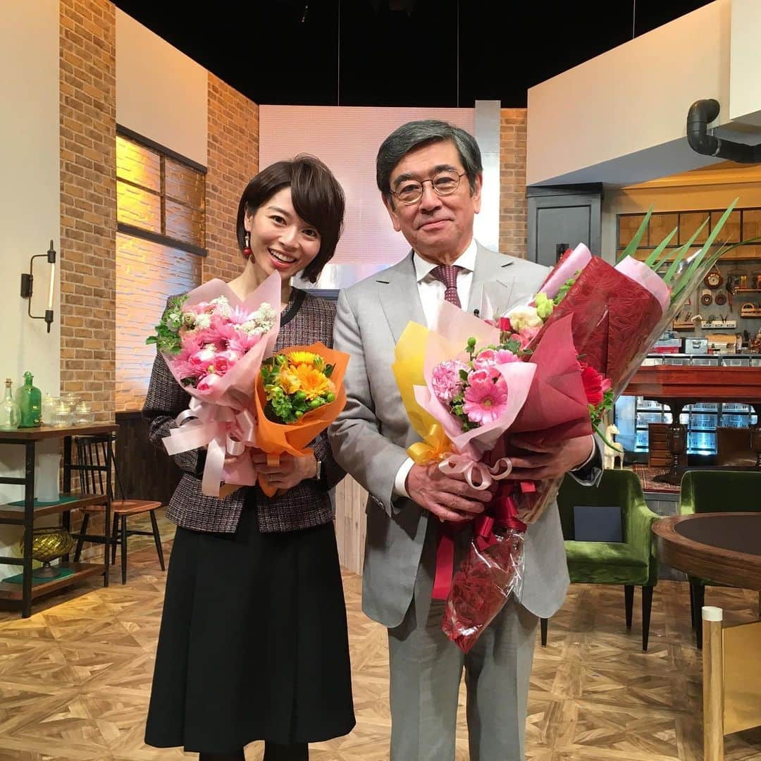 前田真理子のインスタグラム：「Voicyに昨日アップされました、@yuki_matsumaru のシナぷしゅラジオ！  https://voicy.jp/channel/1108/83735  今回のお題は「今まで出会った理想の上司&男性ぶっちゃけスペシャル」。 2人でワイワイ盛り上がりました！ 収録後、思いました。 石坂浩二さんも 理想の上司のおひとりです💕 #ニッポン凄い人名鑑#最終回収録#思い出の1枚」