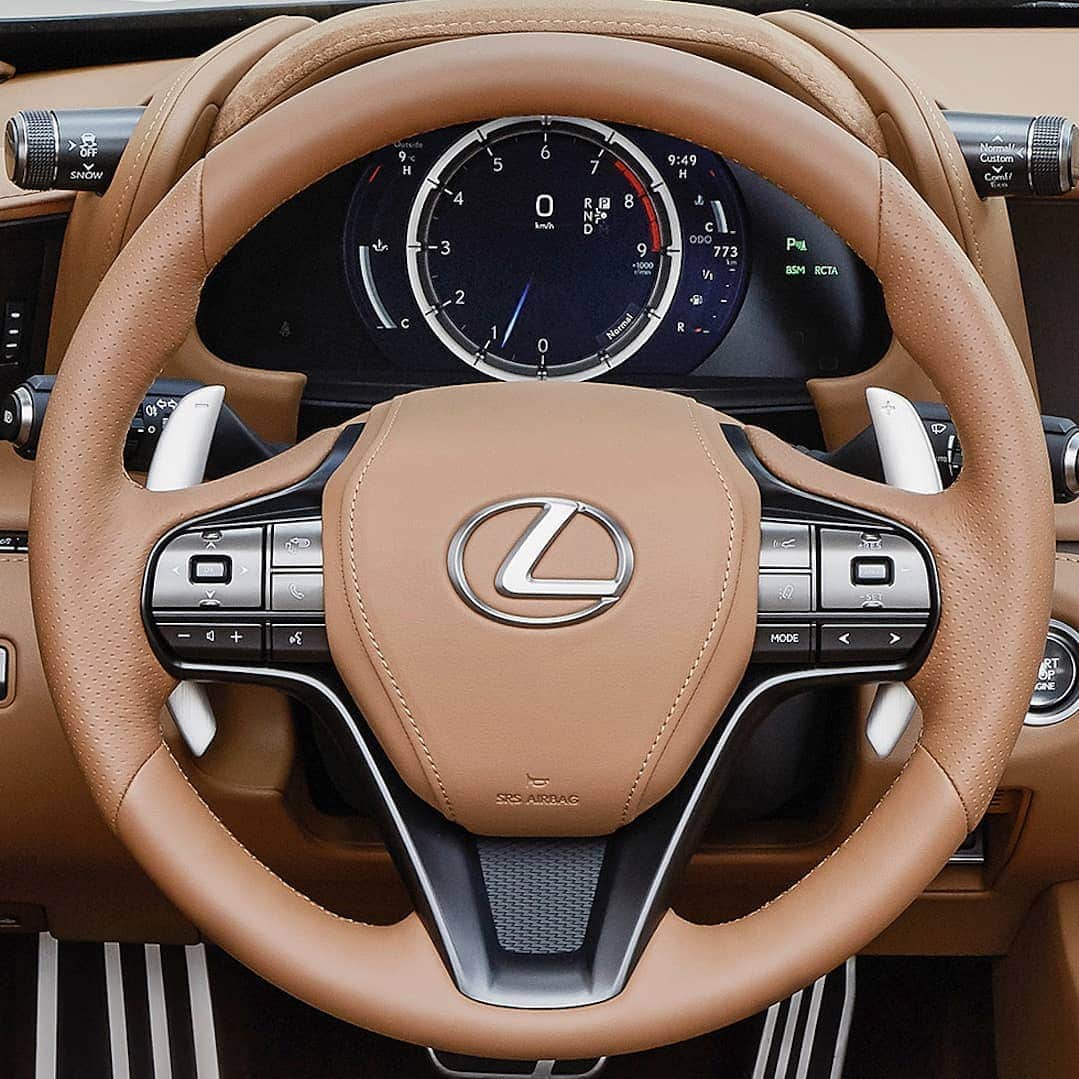 Lexus UKさんのインスタグラム写真 - (Lexus UKInstagram)「Black, white or ochre: which interior colour would you choose for the #LexusLC Convertible?  #Design #CarDesign #Automotive #Lexus #CarsofInstagram #LuxuryTravel #Luxury #Lexus #Convertible」6月12日 21時02分 - lexusuk