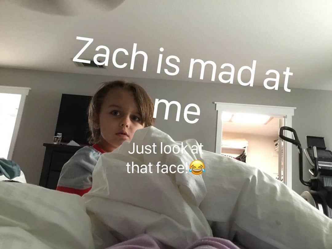 マット・ジャクソンのインスタグラム：「Messages from my 8 year old daughter are hilarious.」