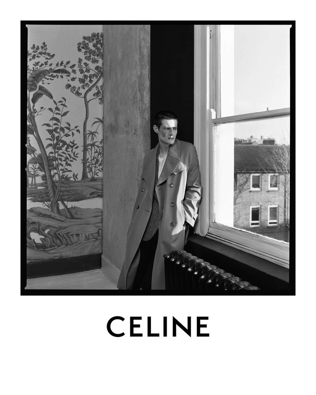 Celineさんのインスタグラム写真 - (CelineInstagram)「CELINE ESSENTIELS PORTRAIT OF A PERFORMER  OLLIE FROM @LAUNDRETTE__ PHOTOGRAPHED IN LONDON BY @HEDISLIMANE IN DECEMBER 2019  CELINE CLASSIC TRENCH AVAILABLE NOW IN STORE AND CELINE.COM  #CELINEBYHEDISLIMANE #CELINEPORTRAIT」6月12日 21時11分 - celine