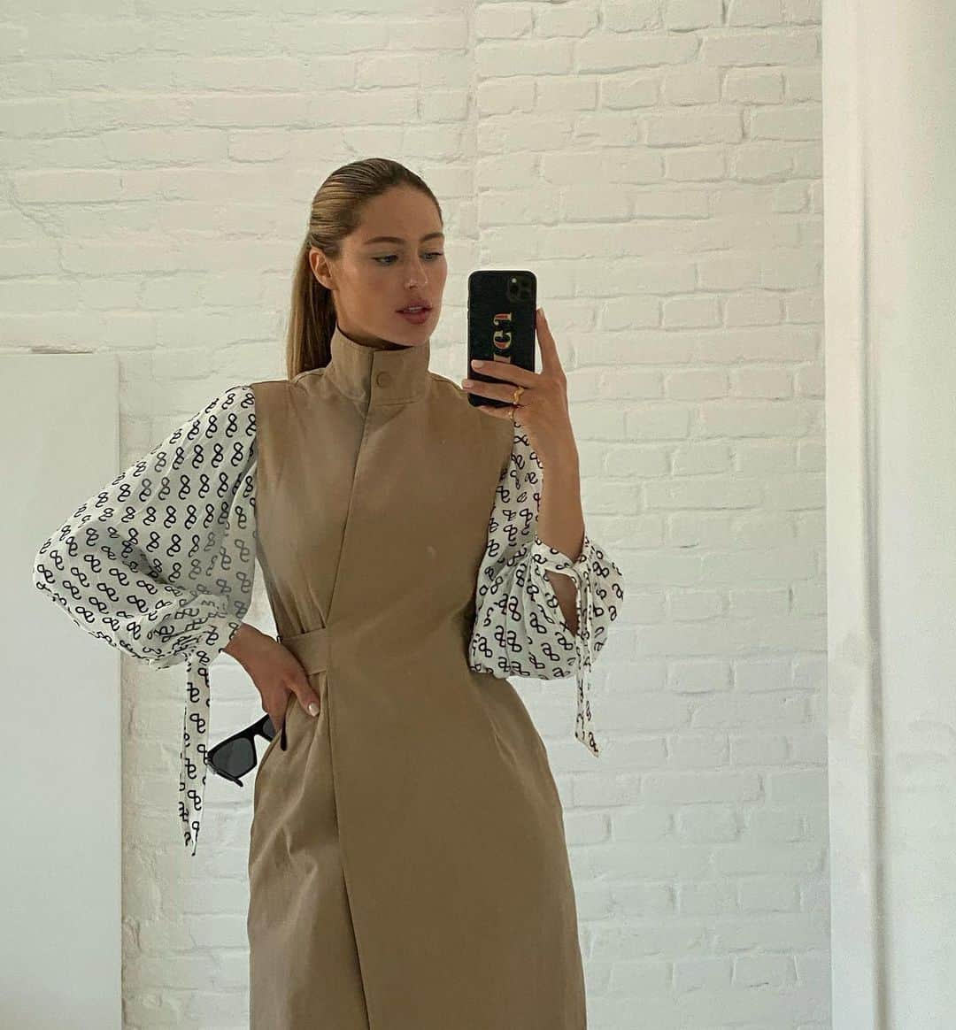 Mathilde Goehlerのインスタグラム：「Friyay 🔔」