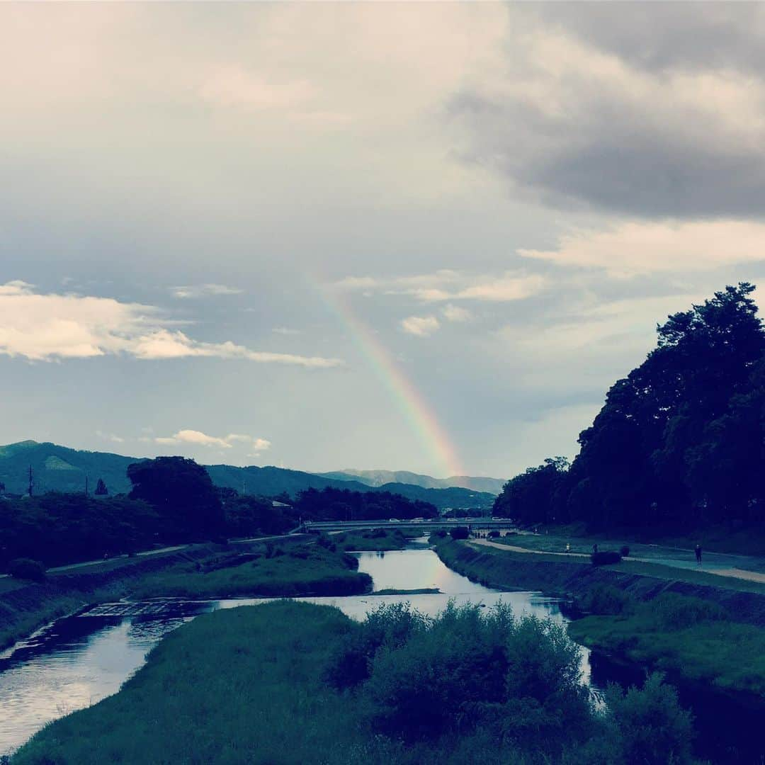 岸田繁さんのインスタグラム写真 - (岸田繁Instagram)「虹をよくみる人」6月12日 21時34分 - kishidashigeru