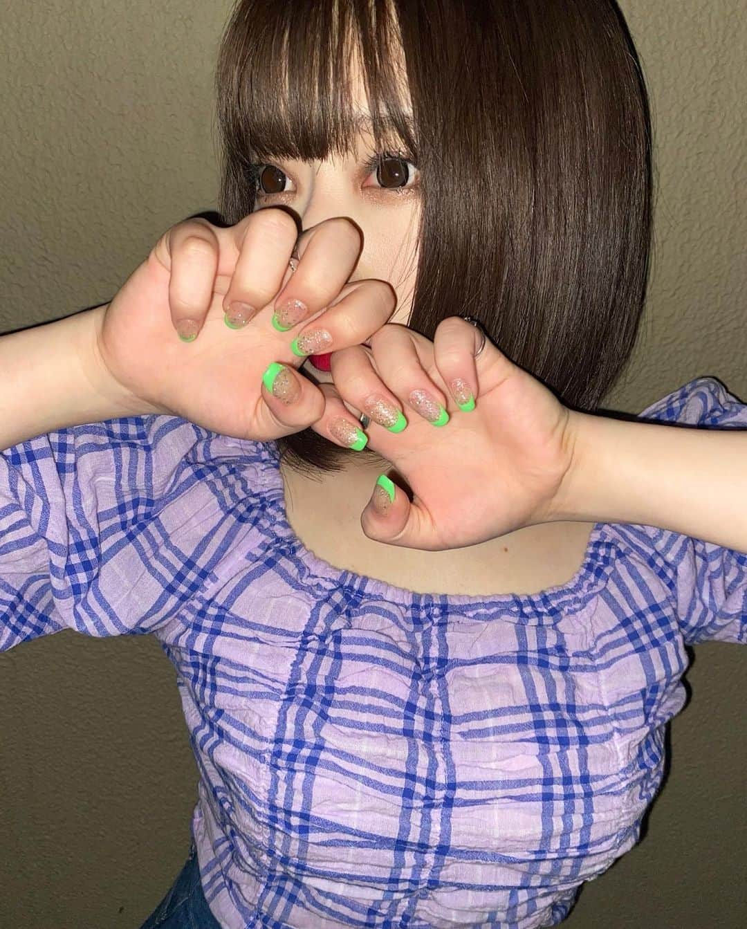 おもてちゃんさんのインスタグラム写真 - (おもてちゃんInstagram)「. つめ変えたの🔫 満足満足 . . . . . #ネイル#ネイルアート#ネイルデザイン#ジェルネイル#スクエアネイル#フレンチネイル#ラメネイル#キラキラネイル #グリーンネイル#nail#nails#nailart#nailpolish#nailswag#naildesign」6月12日 21時29分 - omotemaru