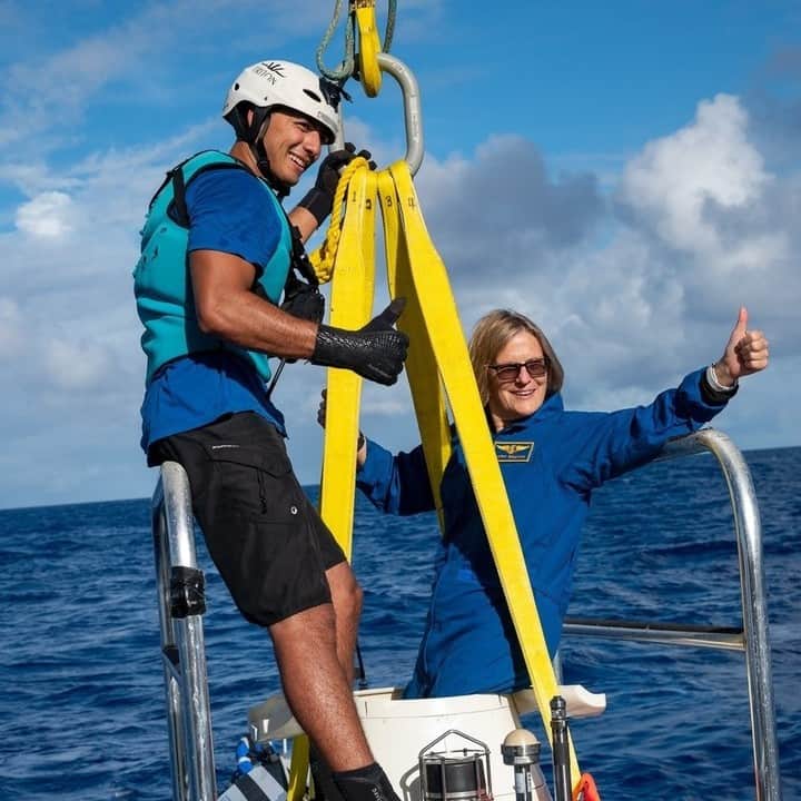 Discoveryさんのインスタグラム写真 - (DiscoveryInstagram)「Astronaut/Oceanographer Dr. Kathy Sullivan is now the only human to walk in space AND reach the Challenger Deep - the lowest known point in the ocean. . Read this @the_explorers_club story at Discovery.com/universalexplorer . 📸 Enrique Alvarez . . #astronaut #VictorVescovo #challengerdeep #ocen #worldoceansweek #exploration #KathrynSullivan #MarianaTrench #ecflag」6月12日 21時30分 - discovery