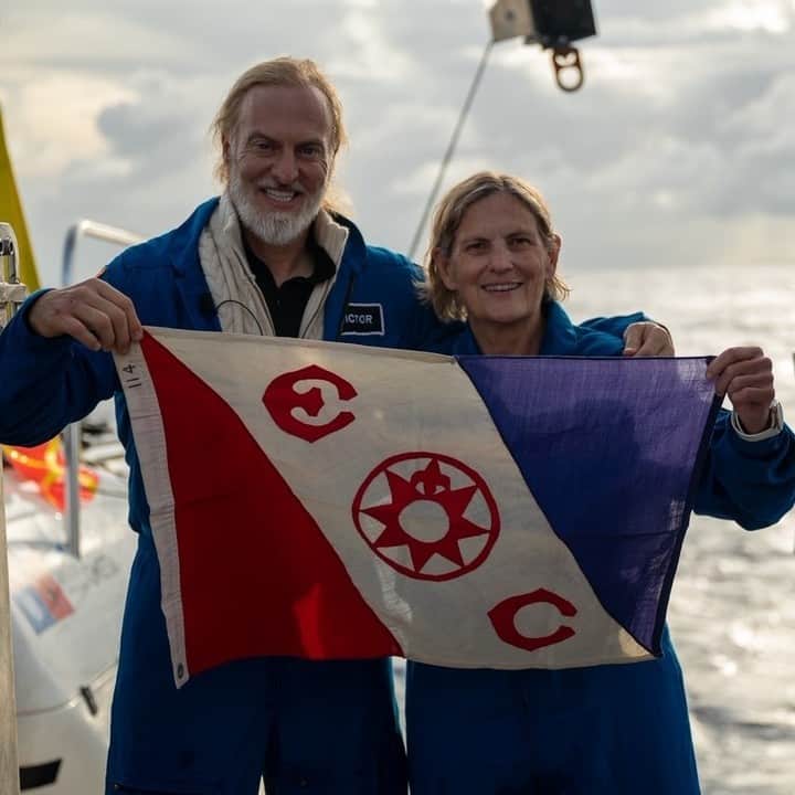 Discoveryさんのインスタグラム写真 - (DiscoveryInstagram)「Astronaut/Oceanographer Dr. Kathy Sullivan is now the only human to walk in space AND reach the Challenger Deep - the lowest known point in the ocean. . Read this @the_explorers_club story at Discovery.com/universalexplorer . 📸 Enrique Alvarez . . #astronaut #VictorVescovo #challengerdeep #ocen #worldoceansweek #exploration #KathrynSullivan #MarianaTrench #ecflag」6月12日 21時30分 - discovery