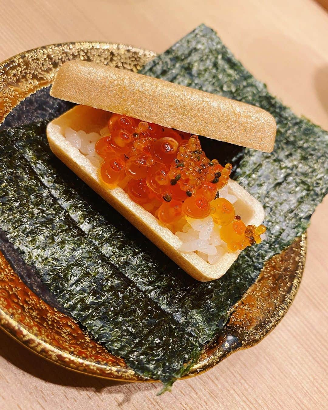 ririさんのインスタグラム写真 - (ririInstagram)「🍣🍶🐸💕 うにウニうにウニー🤤 @sushi_oumi_aoyama にて🤞 食べ比べ美味しかったぁぁ♡ 濃厚濃厚❣️ とろける　#雲丹 🤤 お腹はちきれるかと思うくらい いっぱい食べたよん🐷💕 美味しすぎた🥺♡🐻 #love #happy #sushi  #yummy  #青海 #ウニ #大好き」6月12日 22時07分 - riri.ribon