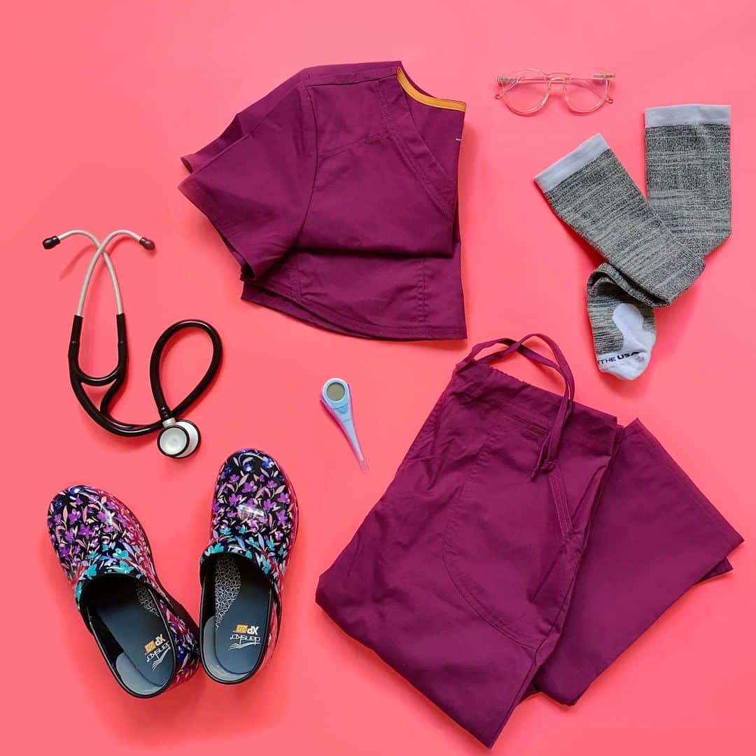 ダンスコのインスタグラム：「Another Friday, another shoe giveaway! How to enter: 1) Tag a healthcare worker on the frontlines keeping us safe for both of you to be entered. 2) Make sure you’re following @dansko on Instagram.  Dansko has been proud to support nurses throughout their journey, and through our donation efforts over the past eight weeks. We celebrate our nurses and healthcare workers not just during Nurses Week, but all year long! Giveaway Rules: Giveaway runs 06/12/20 at 9:00 AM EST - 06/14/20 at 11:59 PM EST. No purchase necessary. One winner will be randomly selected and notified via DM. Verification that winner is a nurse may be required in the form of a nurse’s badge or ID. Winner will win one pair of Dansko shoes from the current collection with a total estimated retail value of $150. Giveaway not associated with Instagram. Full terms and conditions at the link in the bio.」