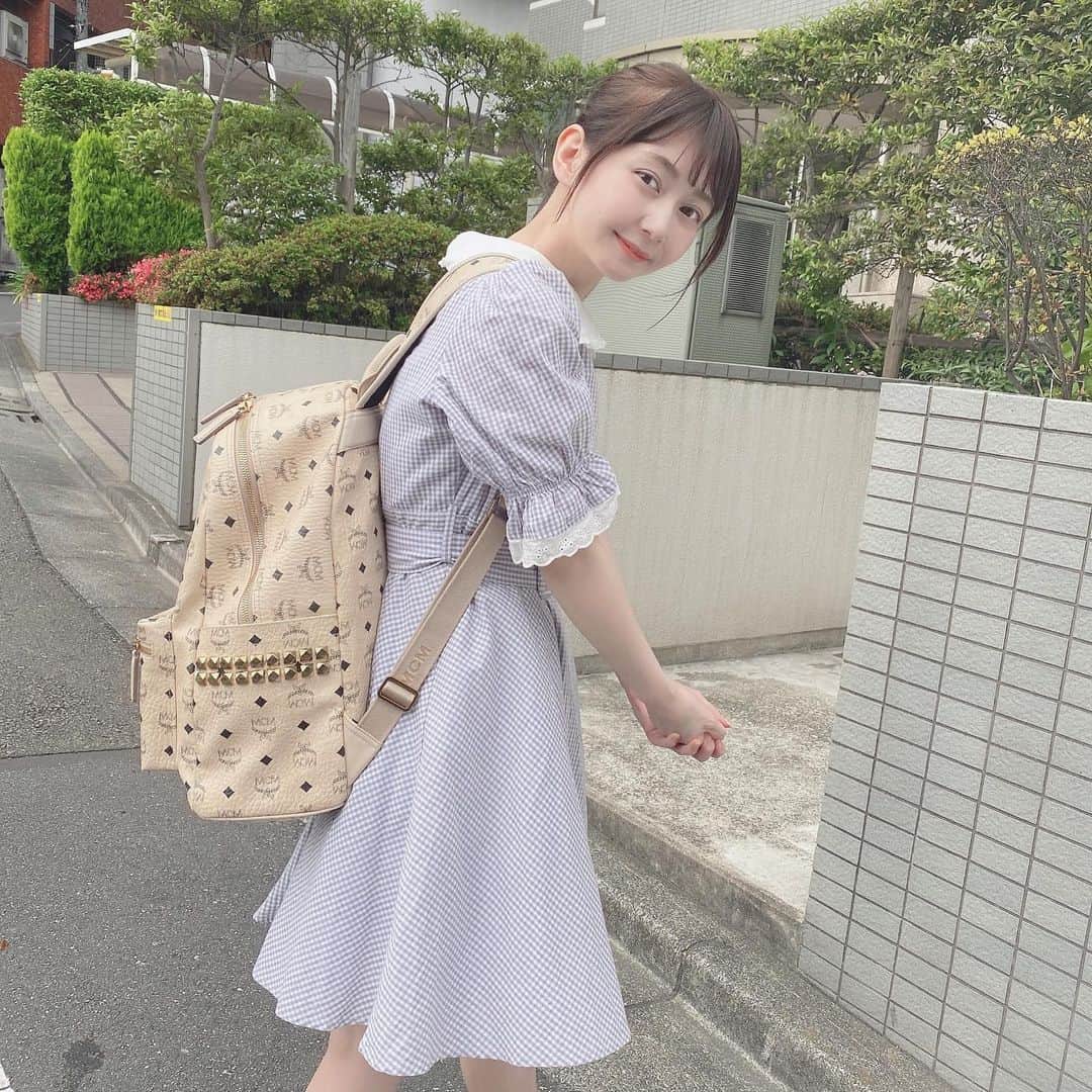 金久保マユ（ぼんぼん）のインスタグラム：「今日も１日お疲れ様でした！ あっという間に金曜日☀️ . いつのまにか途絶えたTikTokの毎日投稿（ごめん）も再開しようと思ってます🥺こ、今度こそ…暖かく見守っていただけたら、、嬉しいです！笑 . . . . #春夏コーデ#夏コーデ#ワンピース#ワンピ#きょコ#美意識向上#かわいい#水色#ゆめかわいい#量産型オタク#量産型コーデ#リュック#mcm#便利#ポニーテール#作品撮りしたい#金曜日#YouTube#TikTok#自撮り女子#love#follome#animegirl#photography#スニーカー#NIKE#ランニングシューズ#笑」