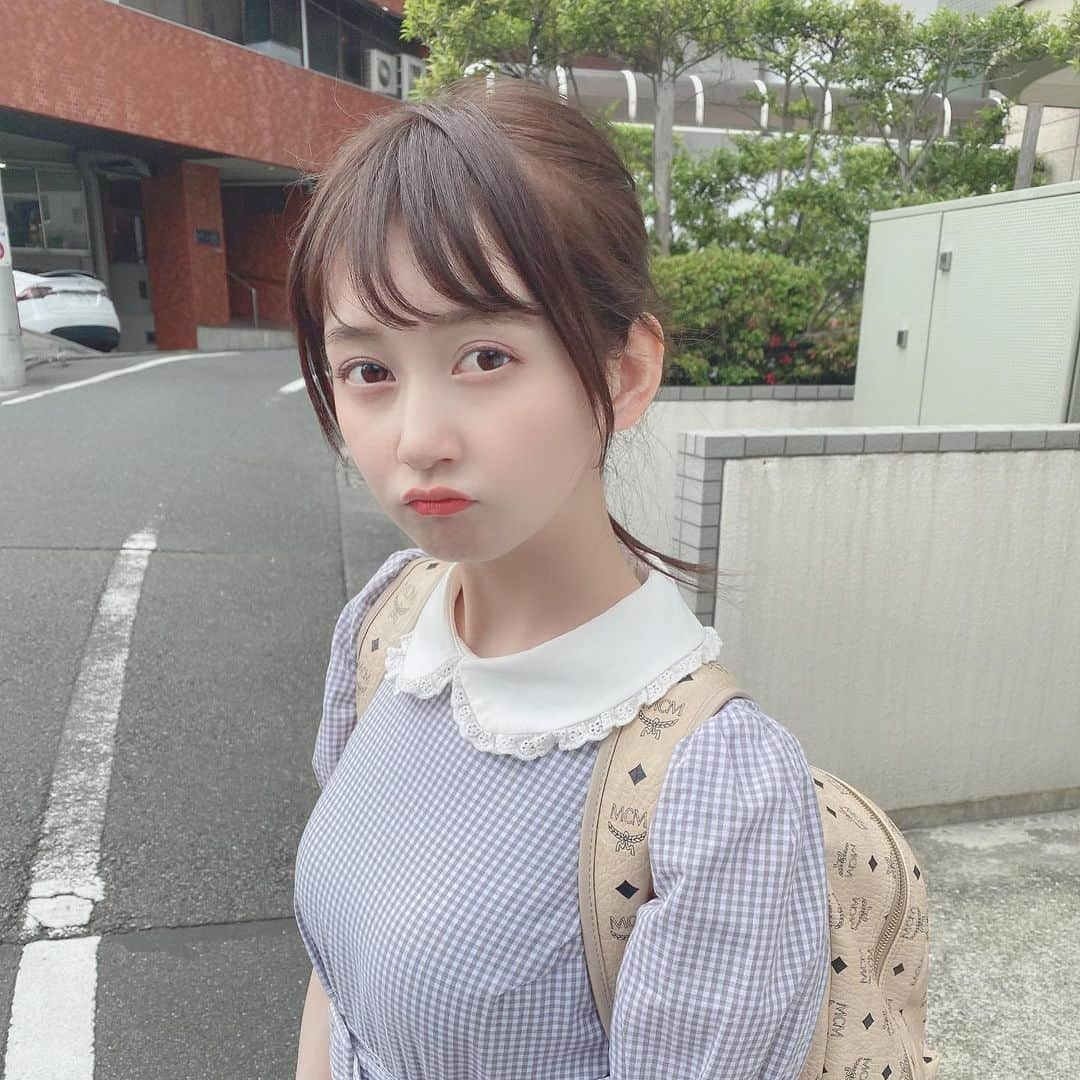 金久保マユ（ぼんぼん）さんのインスタグラム写真 - (金久保マユ（ぼんぼん）Instagram)「今日も１日お疲れ様でした！ あっという間に金曜日☀️ . いつのまにか途絶えたTikTokの毎日投稿（ごめん）も再開しようと思ってます🥺こ、今度こそ…暖かく見守っていただけたら、、嬉しいです！笑 . . . . #春夏コーデ#夏コーデ#ワンピース#ワンピ#きょコ#美意識向上#かわいい#水色#ゆめかわいい#量産型オタク#量産型コーデ#リュック#mcm#便利#ポニーテール#作品撮りしたい#金曜日#YouTube#TikTok#自撮り女子#love#follome#animegirl#photography#スニーカー#NIKE#ランニングシューズ#笑」6月12日 22時25分 - kanakubo_mei