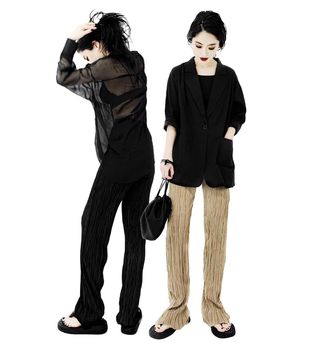 lve_xxxxのインスタグラム：「.﻿ .﻿ ﻿ @lveu.official ﻿ 💁🏻‍♀️ＩＮＦＯＲＭＡＴＩＯＮ 📢﻿ ﻿ NEW ARRIVAL ﻿ 2020.06.021 (SUN) 21:00〜 ﻿ ﻿ 🈟 Relax slim pants﻿ BLACK / KHAKI BEIGE﻿ ﻿ ﻿ 光沢の細かいﾌﾟﾘｰﾂの 楽ﾁﾝながら﻿盛れるﾊﾟﾝﾂ✧﻿ ﻿ ｳｴｽﾄｺﾞﾑなので、ｽﾄﾚｽﾌﾘｰ﻿ とにかく細見えする詐欺ﾊﾟﾝﾂです‼︎﻿ ﻿ 丈は長めの設定になっておりますので﻿ 普段丈感が足りない😭って云う﻿ 高身長の方にもおｽｽﾒです👍﻿ ﻿ 身長的に丈が長い方は﻿ 裾がﾒﾛｰ仕上げになってるので﻿ ご自身でcut✂️は困難なﾀｲﾌﾟです🙇🏻‍♀️﻿ ﻿ お直しに出して頂くか、厚底やﾋｰﾙで﻿ ご調整下さい🙇🏻‍♀️﻿ ﻿ あとは、踵🦶踏んんで履いちゃっても﻿ 有っちゃー有かな？と爆﻿ ﻿ 取り敢えずこのﾊﾟﾝﾂの細見えを﻿ はやく皆様に御体感頂きたい！😤興奮﻿ ﻿ ﻿ ﻿ #LVEU. #ラブユ﻿ #newarrival #Relaxslimpants﻿ #Relax #slim #slimpants #pants﻿ #pleatspants #new﻿ ﻿ ﻿」