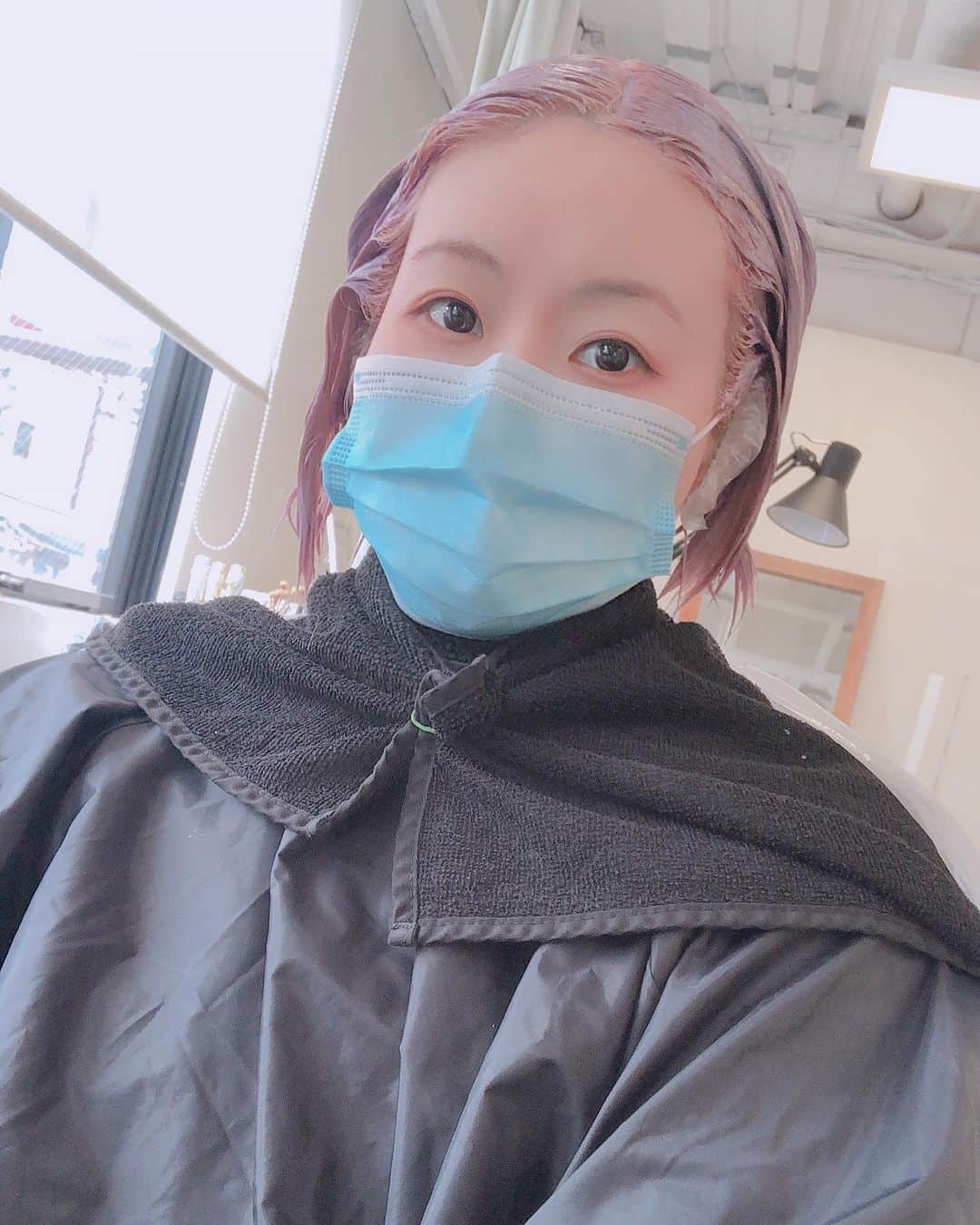 miumeのインスタグラム：「昨日Spicaで髪の毛整えてもらってきましたー✂️担当は中田さん！ いつも通りピンクカラーなんだけど毎回使う薬剤を使って微妙な色の調整もしてくれるのです😉💓 で、完成形は？？って感じよねwwそれはまた今度🙌笑」