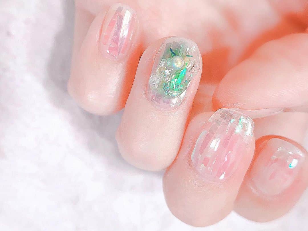 なかやまちえこのインスタグラム：「いまマイネイルはノージェルネイル ですが、先月していたマイネイル☺️💦⠀ @pregelofficial シリコンモールド（ジェムストーン）⠀⠀ MUSE クリアグリーン @prexyofficial ネイルフィルム、オーロラシャボン、グリッター Fortune of Dreams⠀  #nail #nails #nailart #ネイル #美甲 #ネイルアート  #japanesenailart #manucure #japanesenails #manicurist #gelnails #أظافر #네일아트 #미용 #vẽmóng #ngườiđẹp  #เพ้นท์เล็บ #искусствоногтя #artedeuñas #เพ้นท์เล็บเจล #ジェルネイルデザイン #ネイルデザイン #senikuku #nagelkunst さりげなく#fafner #ファフナー の結晶イメージしてます。 #ファフナーネイル」
