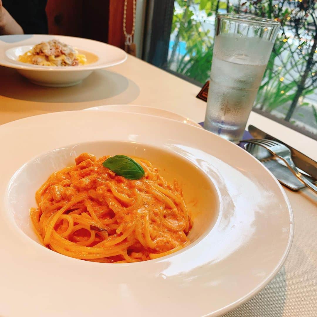 咲月美優さんのインスタグラム写真 - (咲月美優Instagram)「❤︎ . ほんっとに久しぶりのおでかけ \ ♪♪ / 日本に上陸したアランチーノへ lunchしに行きました🍽♥️ . Hawaii🤙🏻🌺の名店で、 旅行行った時に食べてから 大好きなお店😍🍴 日本でいつでも食べれるなんて🙈💕 . もちろん、大好きな 生ウニとクリームソースのパスタ を注文🤤💓💓 前菜サラダのモッツァレラチーズも クリーミーでとろけた🐄🥛🤍 . やっと、おnewコーデ ¨̮ 𓆸𓈒𓏸 ( 写真撮る時だけマスク外しました😷 ) . . #アランチーノ大阪 #arancinoosaka #アランチーノ #arancino #ランチ . #amerivintage #zara #giannichiarini #今日のコーデ #コーディネート #ootd .」6月12日 22時41分 - s.miyutyyy