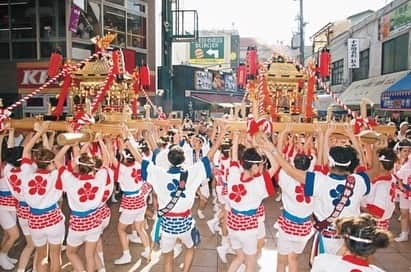 豊田百佳のインスタグラム：「【現役時代１】﻿ ちなみに大勢の中の写真、両方に私もいます。担いでます。見つけられたあなたはスゴイっ🙊💓﻿ ﻿ #ccガールズ #ccガールズ3 ﻿ #豊田百佳﻿」