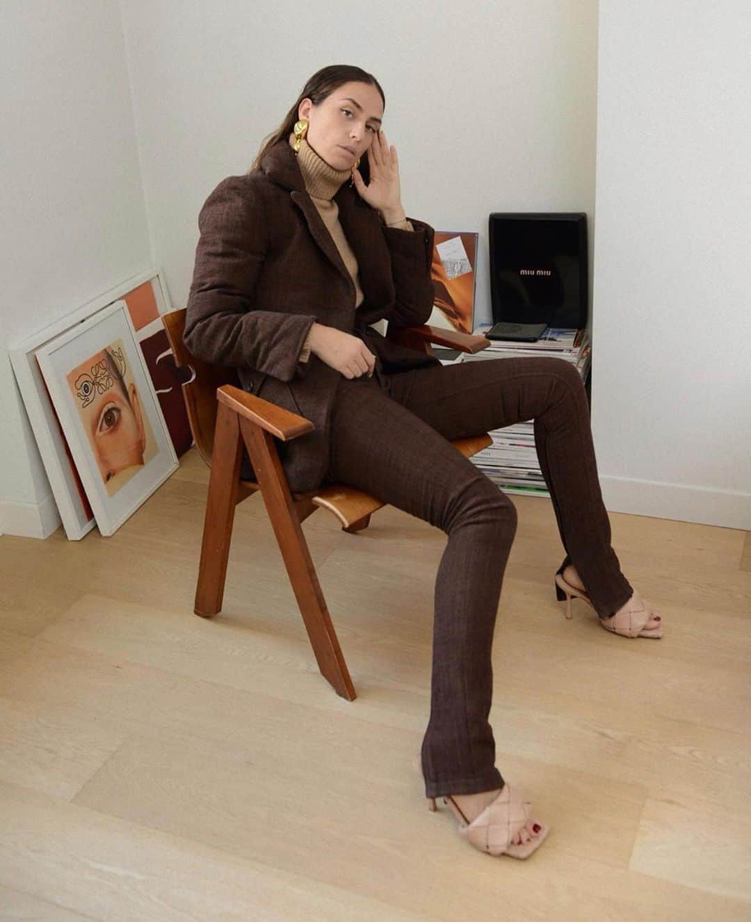 Monica Sordoのインスタグラム：「Entrepreneur and style muse @erika_boldrin wearing the Oriente Sculptural Pearl Earrings ✨ discover her beauty line 👉🏼 @honiehbeauty #MonicaSordo #ss20」