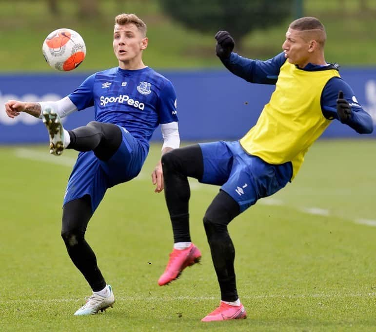 リュカ・ディニュさんのインスタグラム写真 - (リュカ・ディニュInstagram)「⚽️💙 #efc #football #training」6月12日 23時00分 - lucasdigne