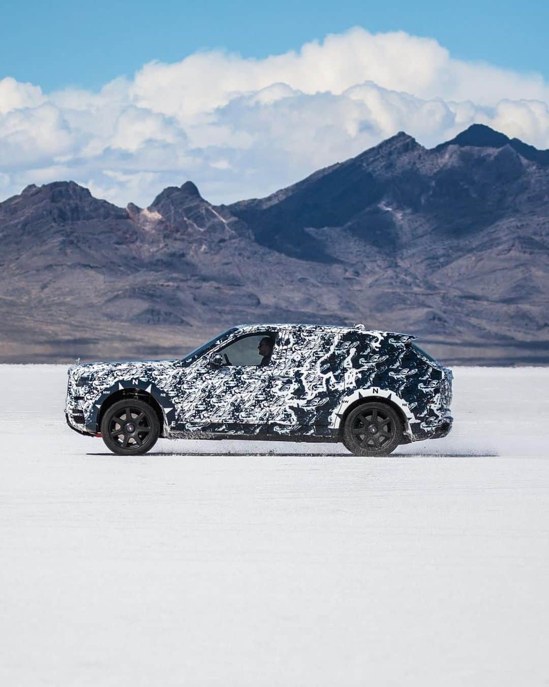 ロールス・ロイスさんのインスタグラム写真 - (ロールス・ロイスInstagram)「12,000 miles of unchallenged terrain beckon #RollsRoyceCullinan forward, deep into the American West — an endless expanse of forest, mountain and desert. ⁣ ⁣ Witness Cullinan rise to #TheFinalChallenge in Episode 8 of our #InspiringGreatness series; video link in bio.  —   NEDCcorr (combined): CO2 emission: 330-328 g/km; Fuel consumption: 19.5 mpg / 14.5 l/100km *   WLTP (combined): CO2 emission: 361-344 g/km; Fuel consumption: 17.8-18.6 mpg / 15.9-15.2 l/100km #」6月12日 22時59分 - rollsroycecars