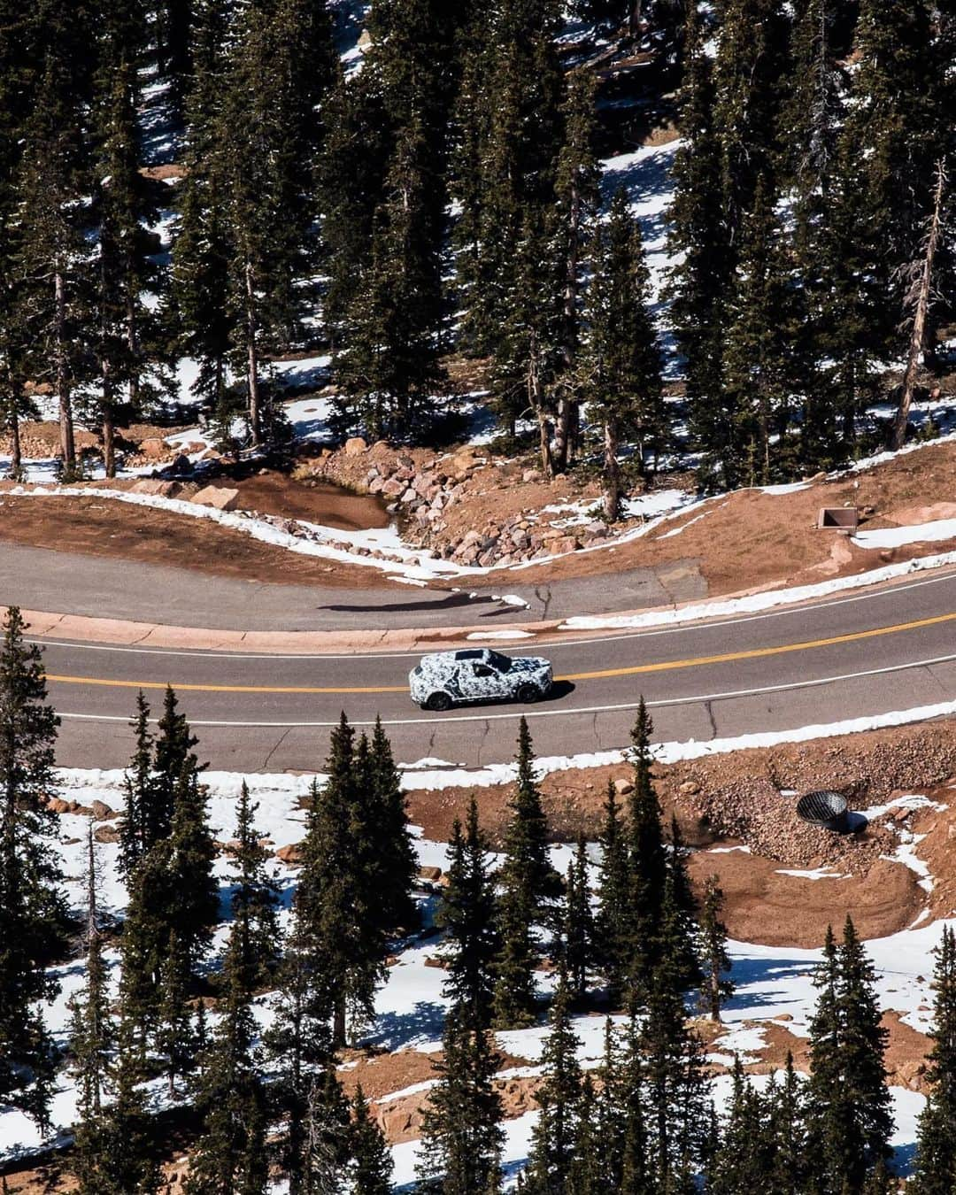 ロールス・ロイスさんのインスタグラム写真 - (ロールス・ロイスInstagram)「12,000 miles of unchallenged terrain beckon #RollsRoyceCullinan forward, deep into the American West — an endless expanse of forest, mountain and desert. ⁣ ⁣ Witness Cullinan rise to #TheFinalChallenge in Episode 8 of our #InspiringGreatness series; video link in bio.  —   NEDCcorr (combined): CO2 emission: 330-328 g/km; Fuel consumption: 19.5 mpg / 14.5 l/100km *   WLTP (combined): CO2 emission: 361-344 g/km; Fuel consumption: 17.8-18.6 mpg / 15.9-15.2 l/100km #」6月12日 22時59分 - rollsroycecars