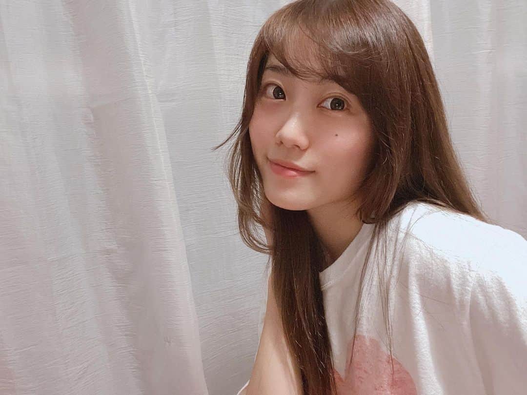 菜々香のインスタグラム：「おくれ毛はじめました。  久しぶりに美容院へ🌈  #後れ毛#ヘアースタイル」