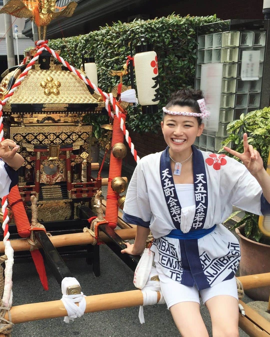 豊田百佳のインスタグラム：「【現役時代２】﻿ 今年の祭りは中止を発表している所が多いですね。年に1回の大切なイベントなので、祭りが近づくにつれてワクワクする感覚とても分かります。﻿ ﻿ 来年は今年ためたパワーを発揮して、﻿ より一層パワフルな夏になりますように🧡﻿ ﻿ 今は担げないけど、夢の１つである﻿ 全国の祭りを巡る事も諦めてないです🔥﻿ ﻿ 地域ごとの歴史あるお祭りに﻿ 触れてみたいのです！！﻿ 必ず叶えるから見ててください🥰﻿ ﻿ ﻿ #ccガールズ #ccガールズ3 ﻿ #豊田百佳」