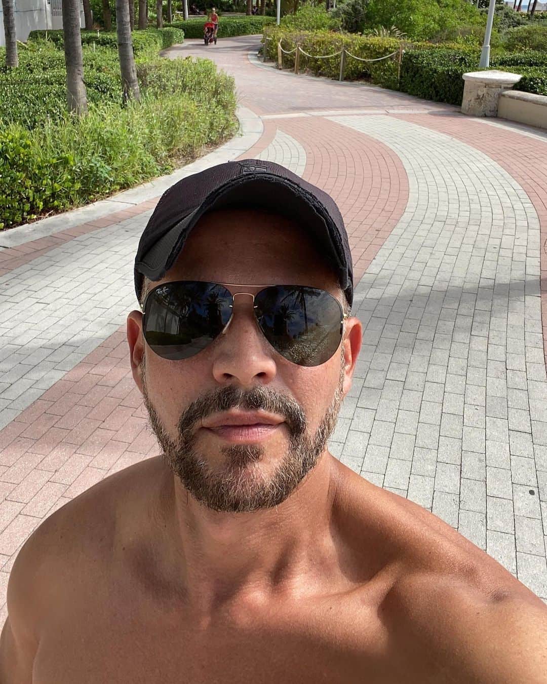 Rodner Figueroaさんのインスタグラム写真 - (Rodner FigueroaInstagram)「Feels good to run out in the open!!! 🏃🏻‍♂️Se siente bien correr al aire libre!!! #rodnerfigueroa #miamibeach」6月12日 23時08分 - rodnerfigueroa