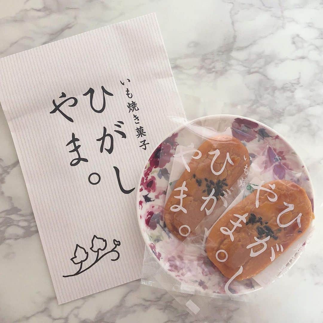 菊池かなこのインスタグラム：「. 新型コロナウィルスの影響で 行き場を失ってしまった事業者さんを支援する SPADのPRプロジェクトに参加しています🙋‍♀️ . "いも焼き菓子 ひがしやま" 優しい味で美味しかったです✨ . 四万十川流域で収穫される にんじん芋を100パーセント使用していて 添加物も一切使っていない 手間暇かけて作られた 体に優しいおスイートポテト風の焼き菓子🥕 . 四万十川ドラマのオンラインショップで購入できます☺︎ . ୨୧┈┈┈┈┈┈┈┈┈┈┈┈┈┈┈┈┈୨୧ @shimanto_drama #SPADコロナ支援PR #四万十川 #四万十ドラマ #ひがしやま」