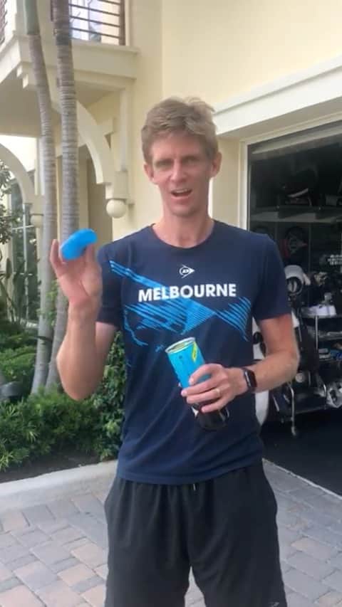 ケビン・アンダーソンのインスタグラム：「Took a few tries 😅 and might be not as good as @misaki.doi but see how I did with the #DunlopChallenge. @dunloptennisofficial @dunloptennisjapan」