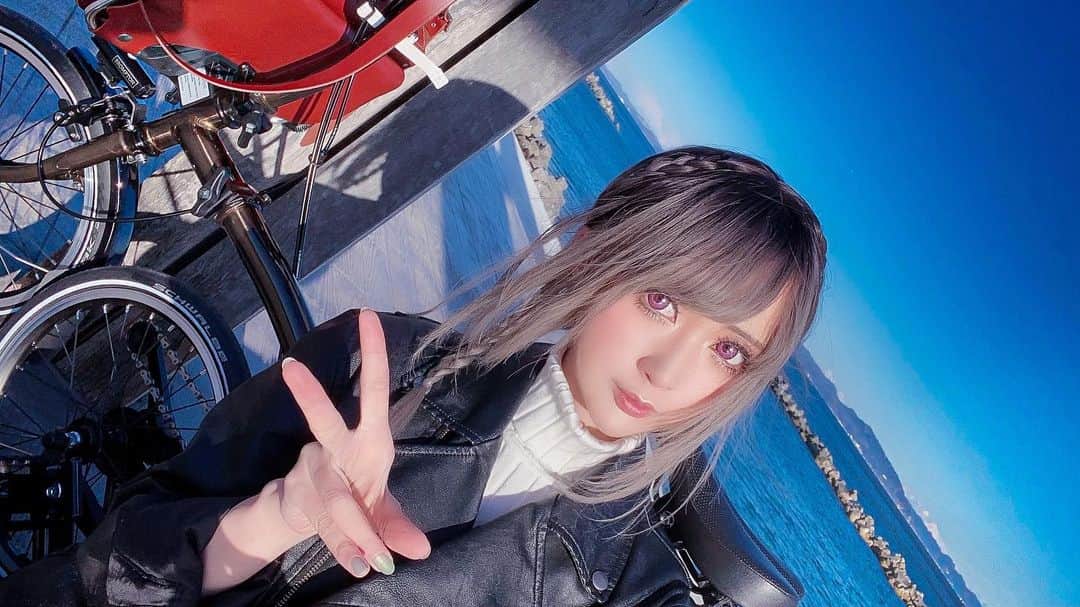 のインスタグラム：「InstagramやTwitterアカウントの紹介!! インスタグラム💁‍♀️ https://www.instagram.com/chamomile_chami/  Twitterはこちら💁‍♀️ https://mobile.twitter.com/chamomi017  フォローお待ちしてます❤️ Thank you for everyday! Please Follow me!! #cosplay #cosplayer  #cosplaygirl  #コスプレイヤー  #コスプレ  #japanesegirl  #japan  #subculture #otaku #gamer #animegirl  #オタク  #オタク女子  #ジョジョラー #コスプレ女子  #コスプレ好き  TikTokのアカウントはこちら💁‍♀️ https://vt.tiktok.com/jPPRnV/ いろんな動画をアップしているのでみに来てね☺️✨✨ #tiktok #tiktokjapan  #tiktoker  #tiktokfunny」