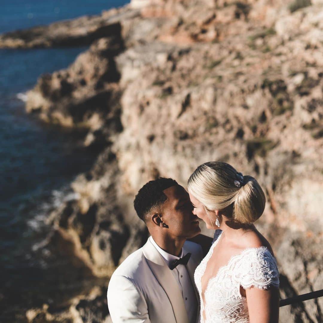 のインスタグラム：「3 years married. Love you Mrs M ❤️」