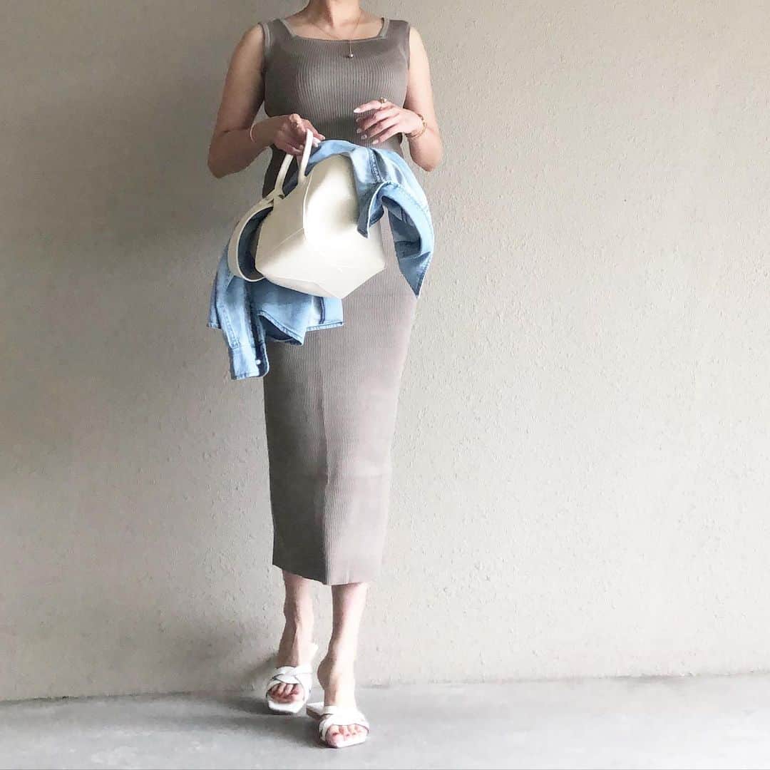 saaaay_kさんのインスタグラム写真 - (saaaay_kInstagram)「5020.06.12 coordinate…♡ 昨日の着画はこんなんでした^ ^ ・ ・ ワンピースではなくてセットアップなので 単品着回しもたくさんできそうです！ @fifth_store #fifth#fifthtl#フィフス ▷▷▷60%OFFクーポンあり✨ ・ ・ #フェミニン#セットアップ#セットアップコーデ#高身長コーデ#スリーブレスリブニットセットアップ」6月12日 23時40分 - saaaay_k