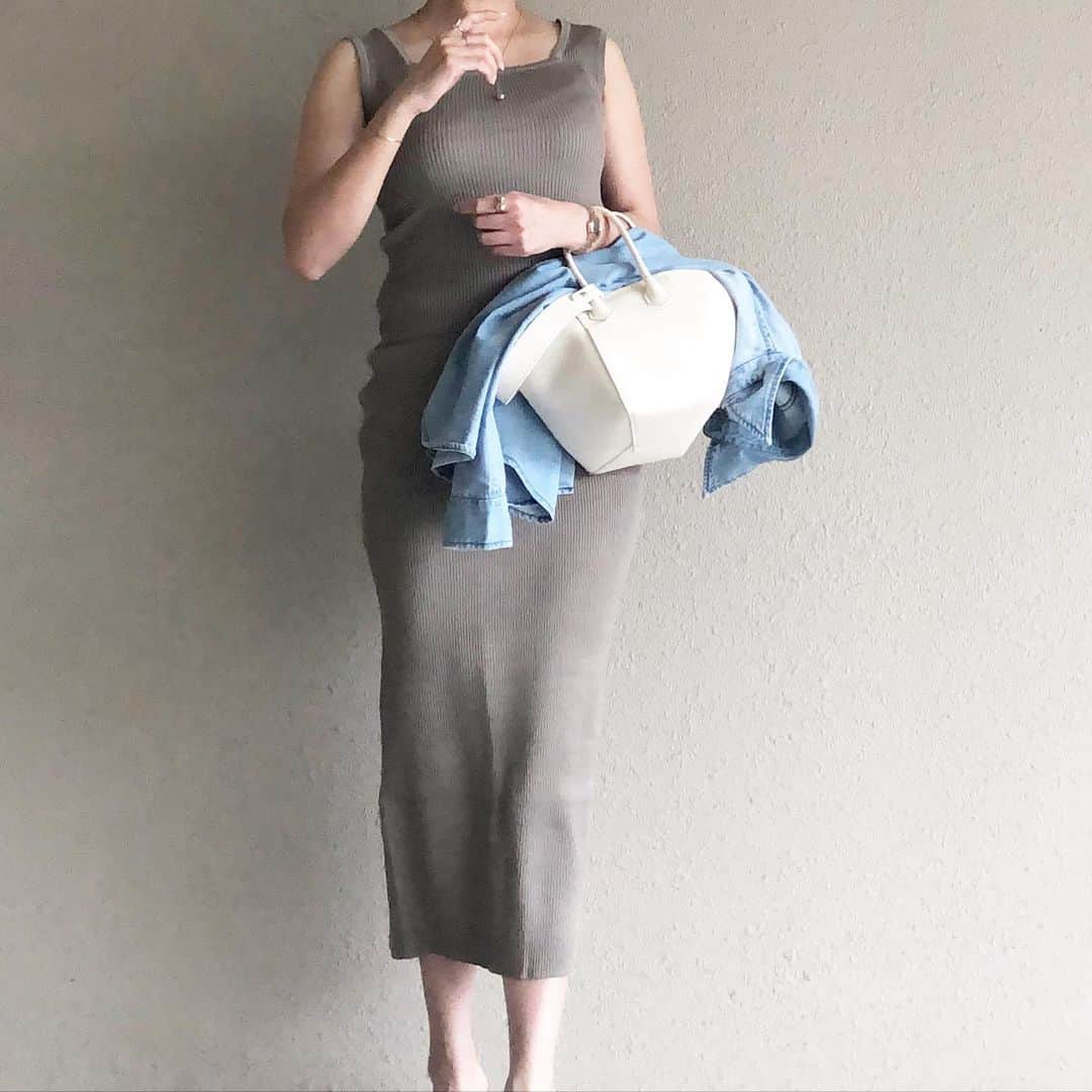 saaaay_kさんのインスタグラム写真 - (saaaay_kInstagram)「5020.06.12 coordinate…♡ 昨日の着画はこんなんでした^ ^ ・ ・ ワンピースではなくてセットアップなので 単品着回しもたくさんできそうです！ @fifth_store #fifth#fifthtl#フィフス ▷▷▷60%OFFクーポンあり✨ ・ ・ #フェミニン#セットアップ#セットアップコーデ#高身長コーデ#スリーブレスリブニットセットアップ」6月12日 23時40分 - saaaay_k