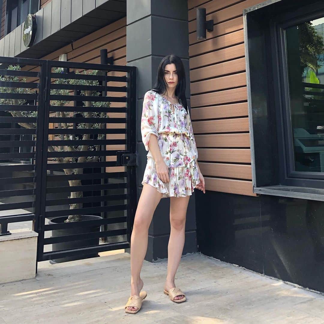 Merve Boluğurのインスタグラム：「Hello summer」