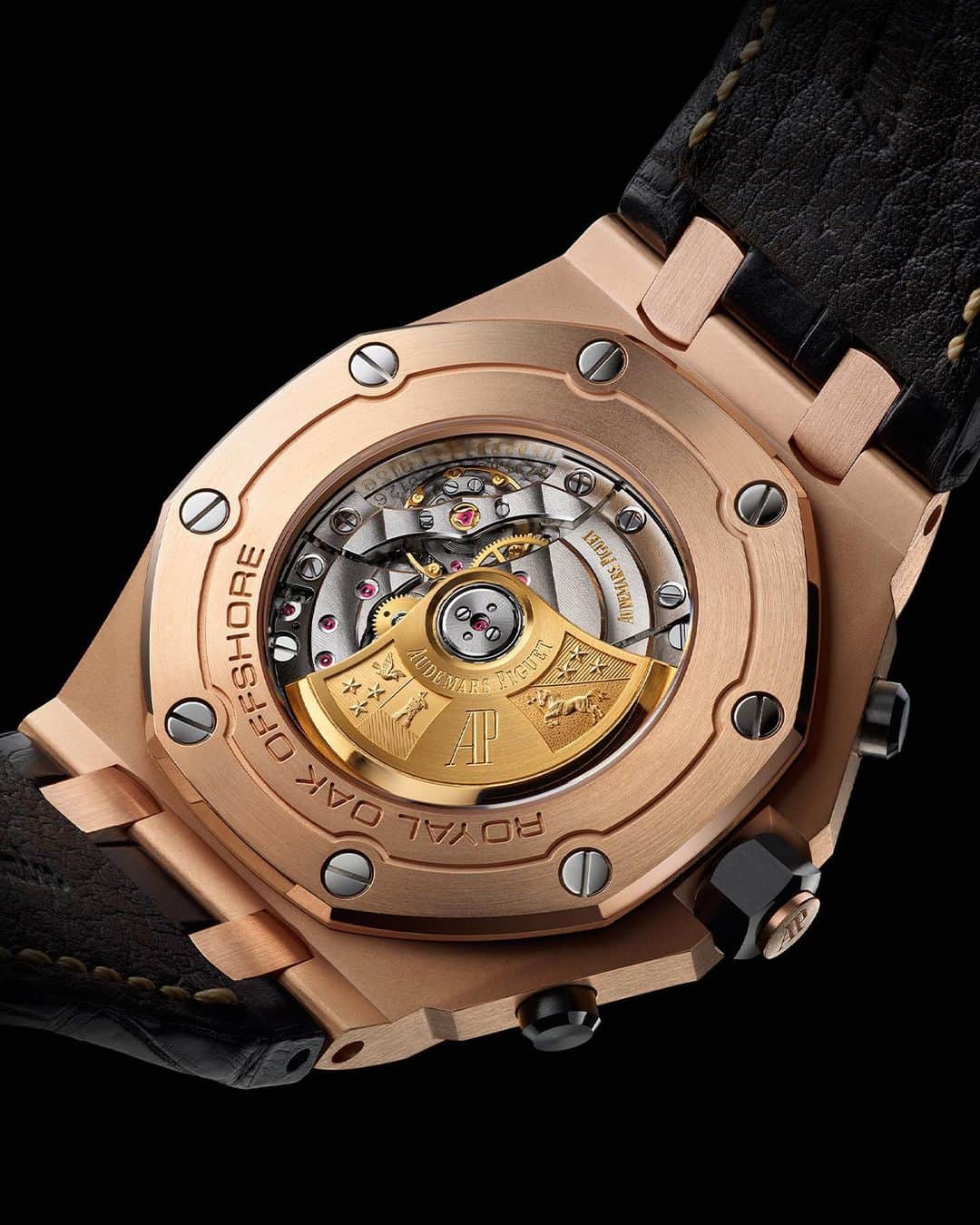 オーデマ・ピゲさんのインスタグラム写真 - (オーデマ・ピゲInstagram)「Contrast is key. The Royal Oak Offshore’s 18-carat pink gold case offers a powerful duality with its black “Mega Tapisserie” dial.  #AudemarsPiguet #RoyalOak #PinkGold  Ref.26470OR.OO.A002CR.02」6月13日 0時05分 - audemarspiguet