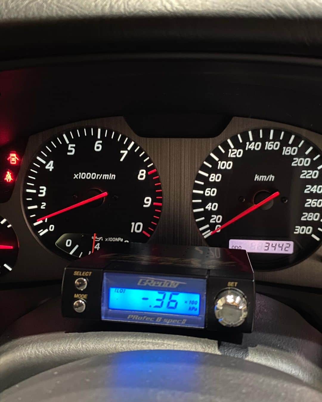 織戸学さんのインスタグラム写真 - (織戸学Instagram)「やばい車が来た。  R34 GT-R V-specII nur  走行距離 やばい。」6月13日 0時17分 - maxorido
