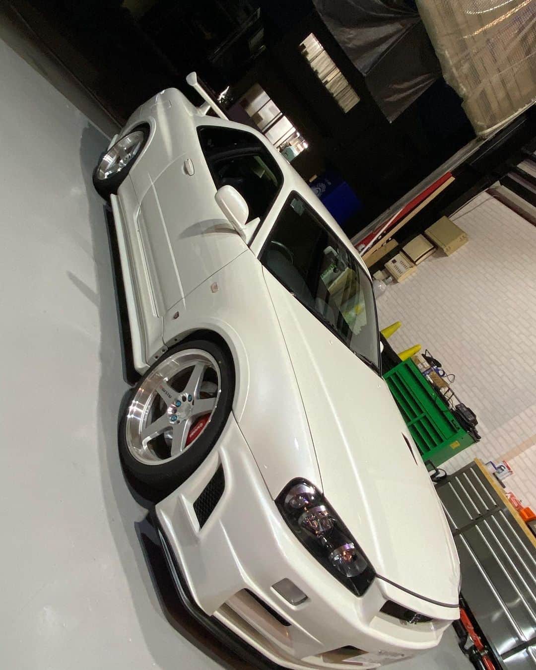 織戸学さんのインスタグラム写真 - (織戸学Instagram)「やばい車が来た。  R34 GT-R V-specII nur  走行距離 やばい。」6月13日 0時17分 - maxorido